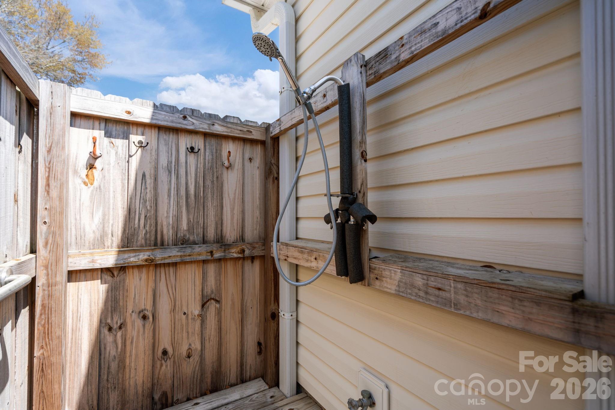 137 NE 4th Street — Oak Island