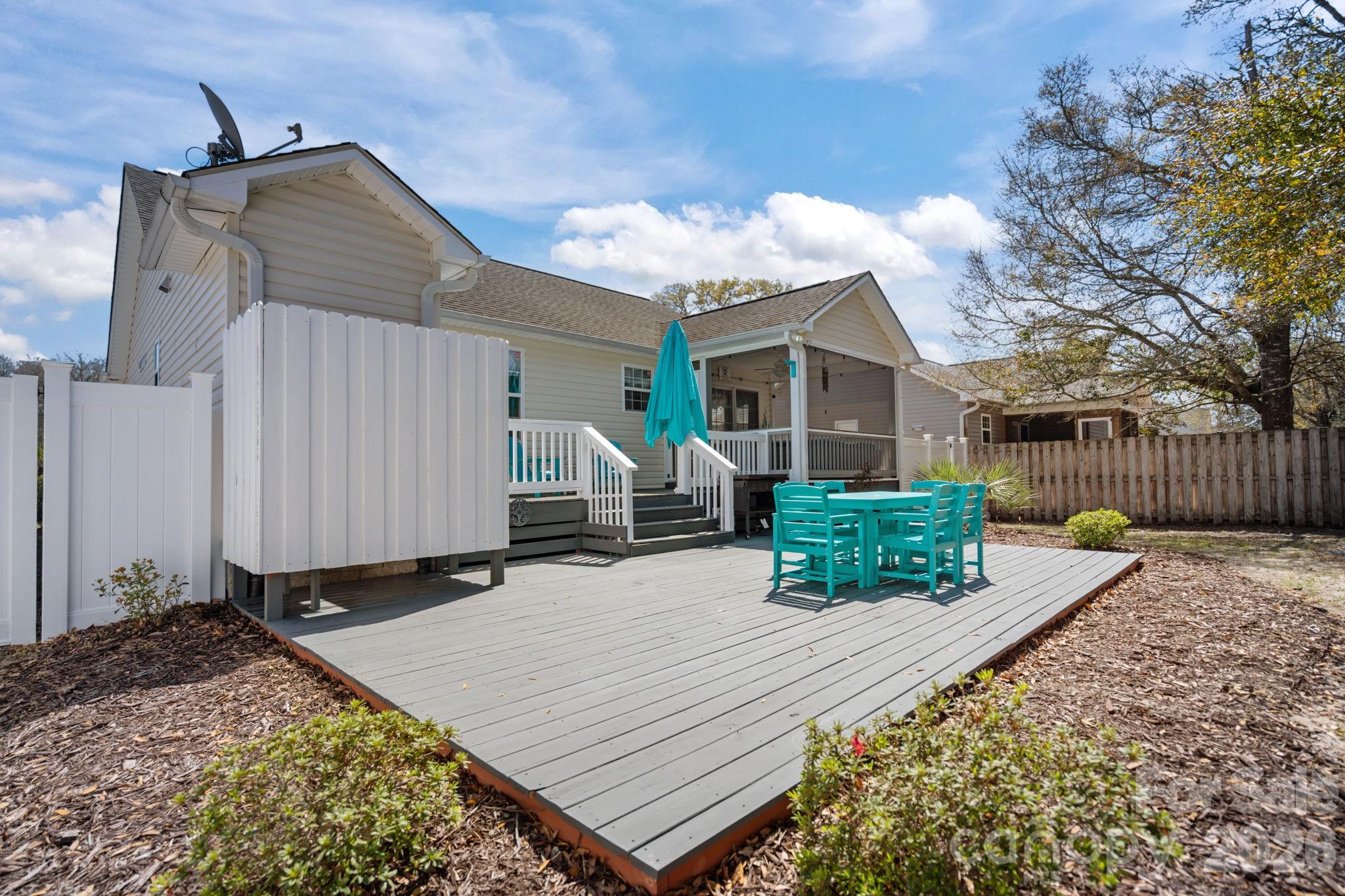 137 NE 4th Street — Oak Island