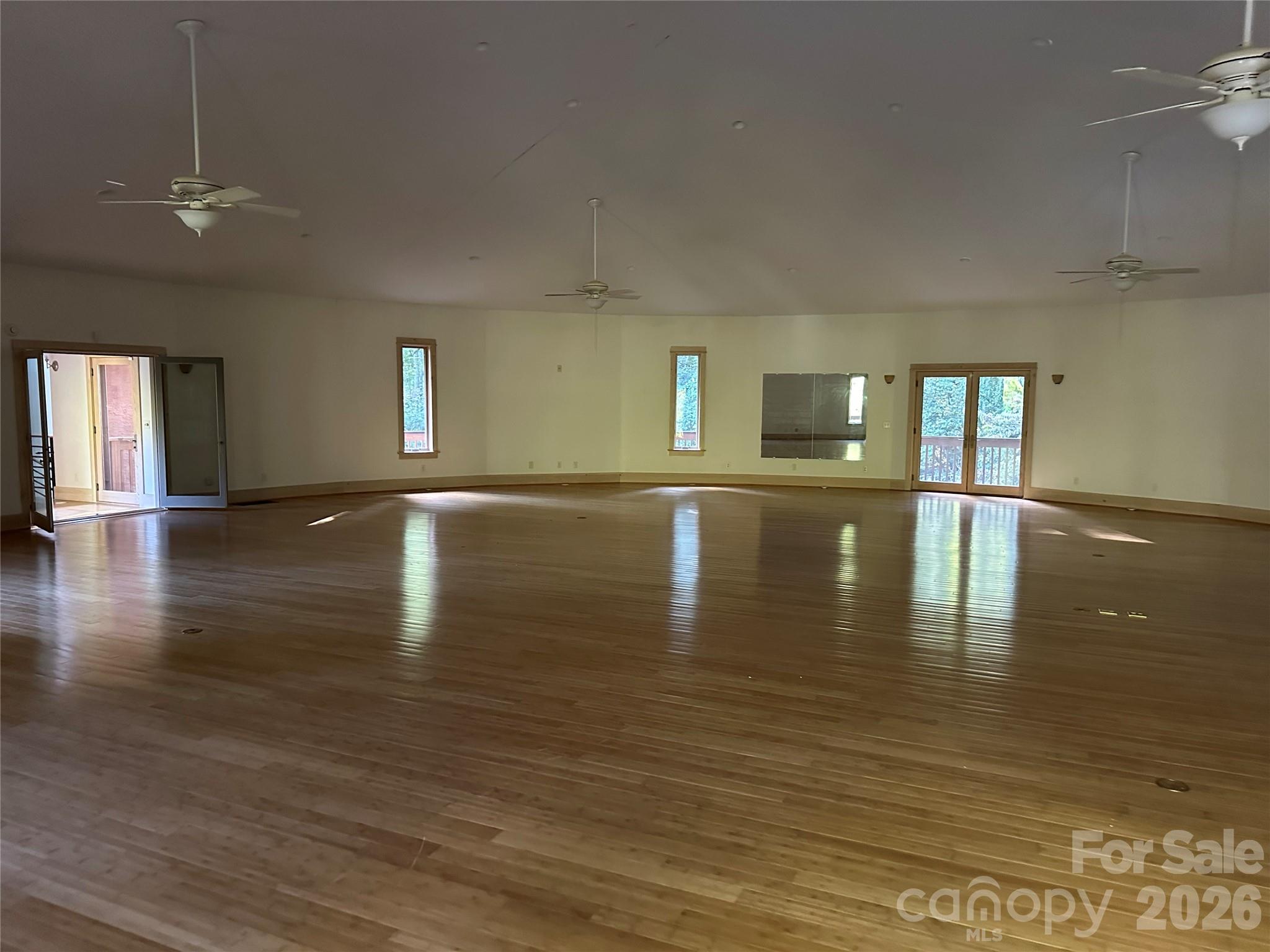 2905 Kanuga Road — Hendersonville