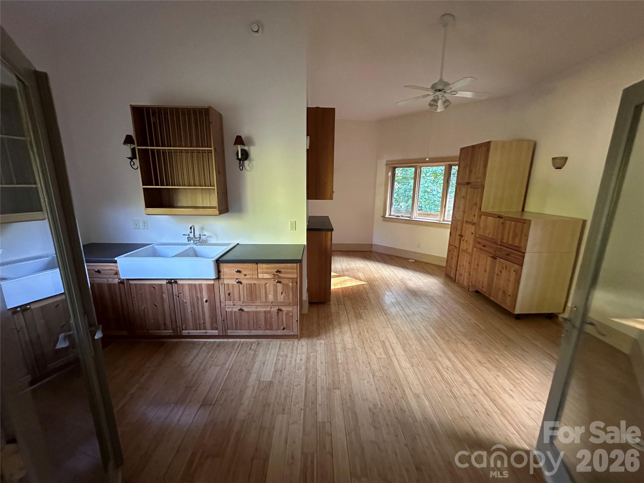 2905 Kanuga Road — Hendersonville