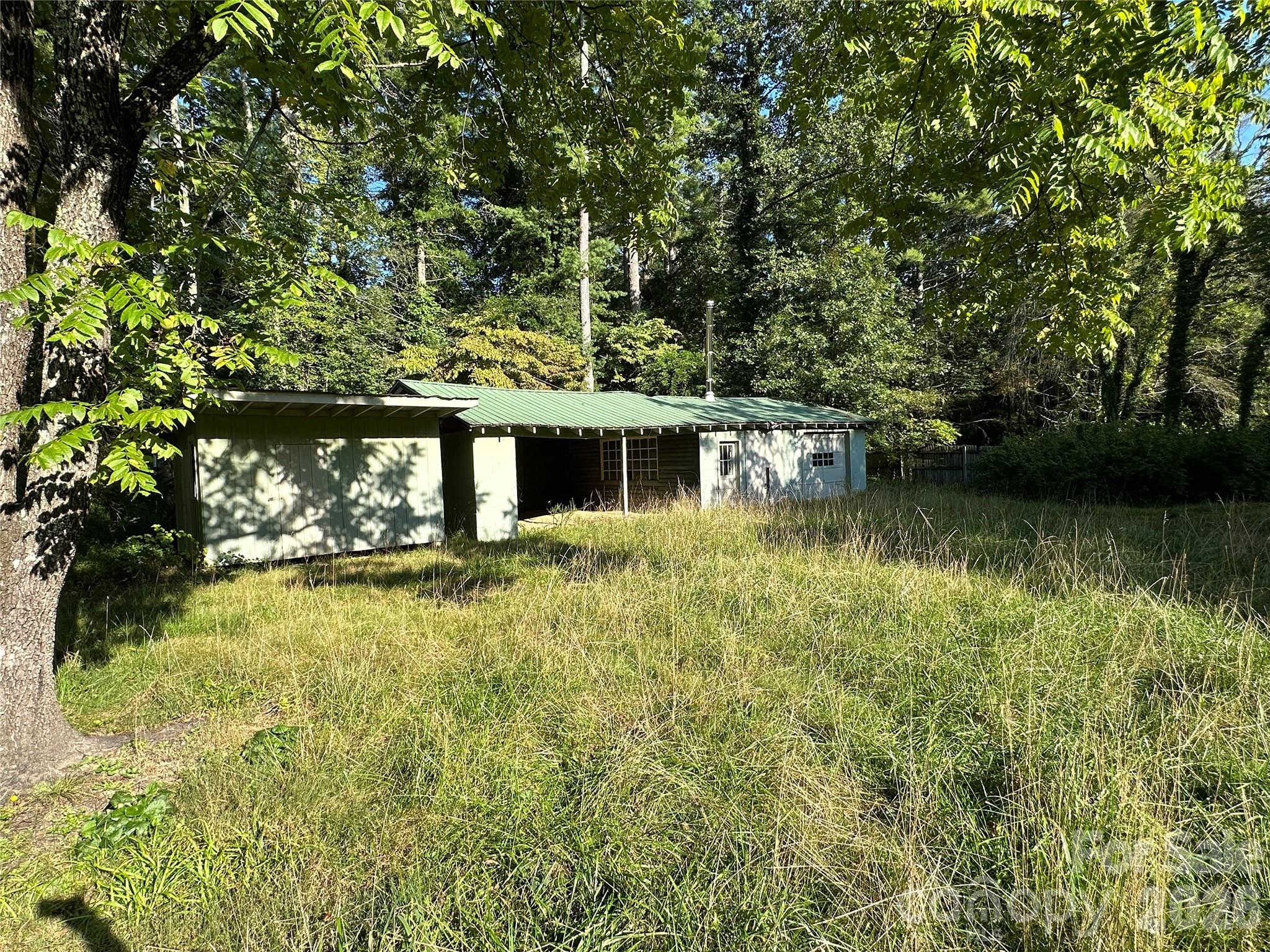 2905 Kanuga Road — Hendersonville