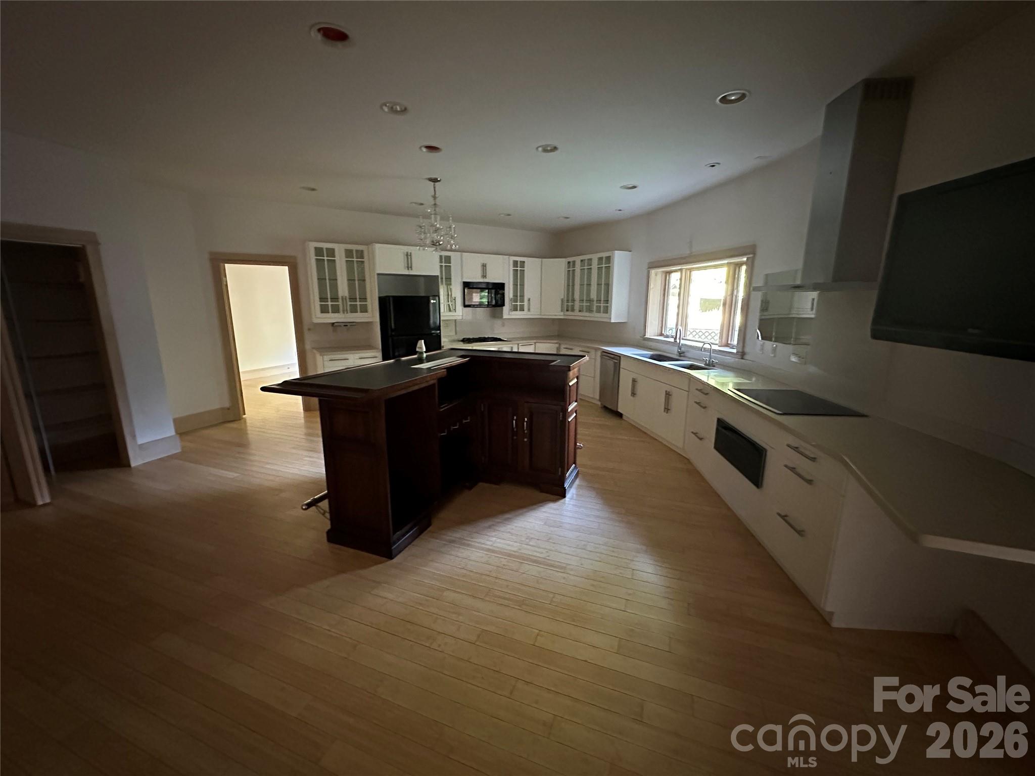 2905 Kanuga Road — Hendersonville