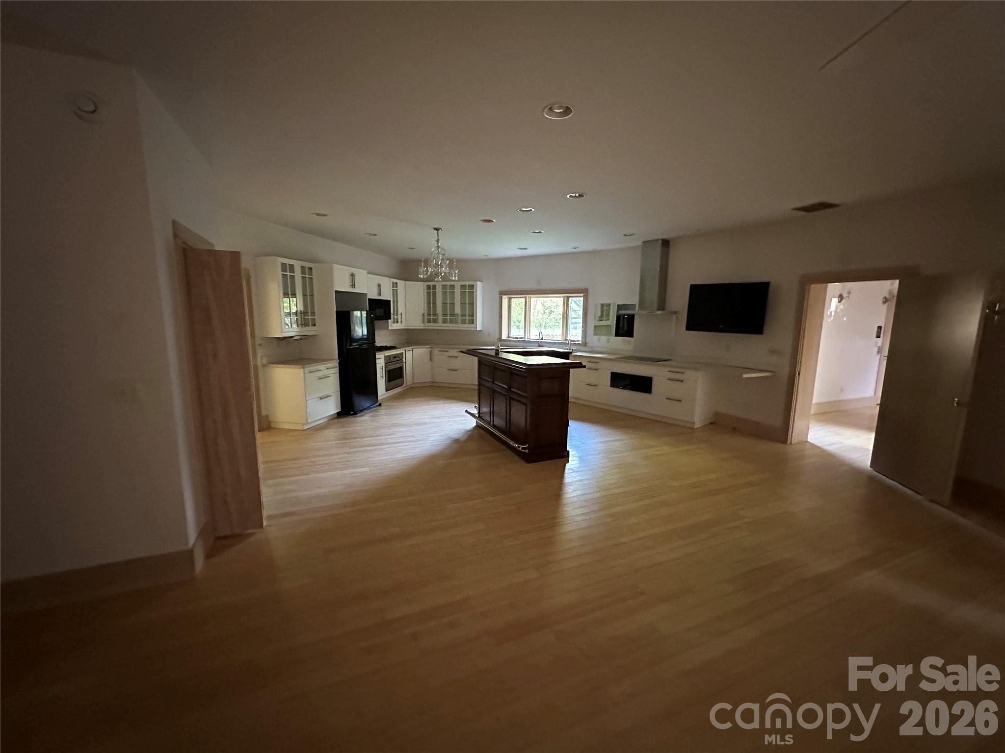 2905 Kanuga Road — Hendersonville