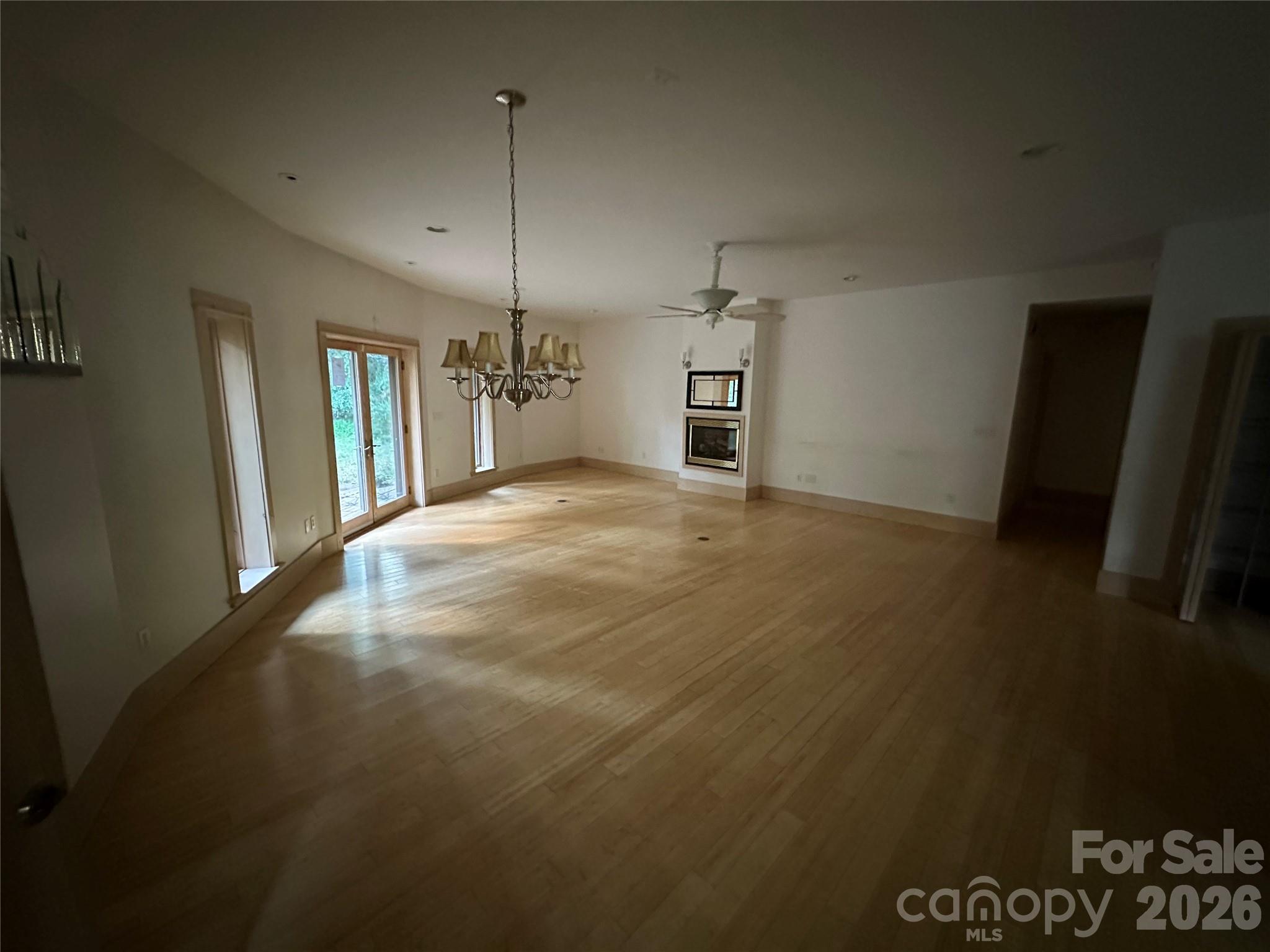 2905 Kanuga Road — Hendersonville