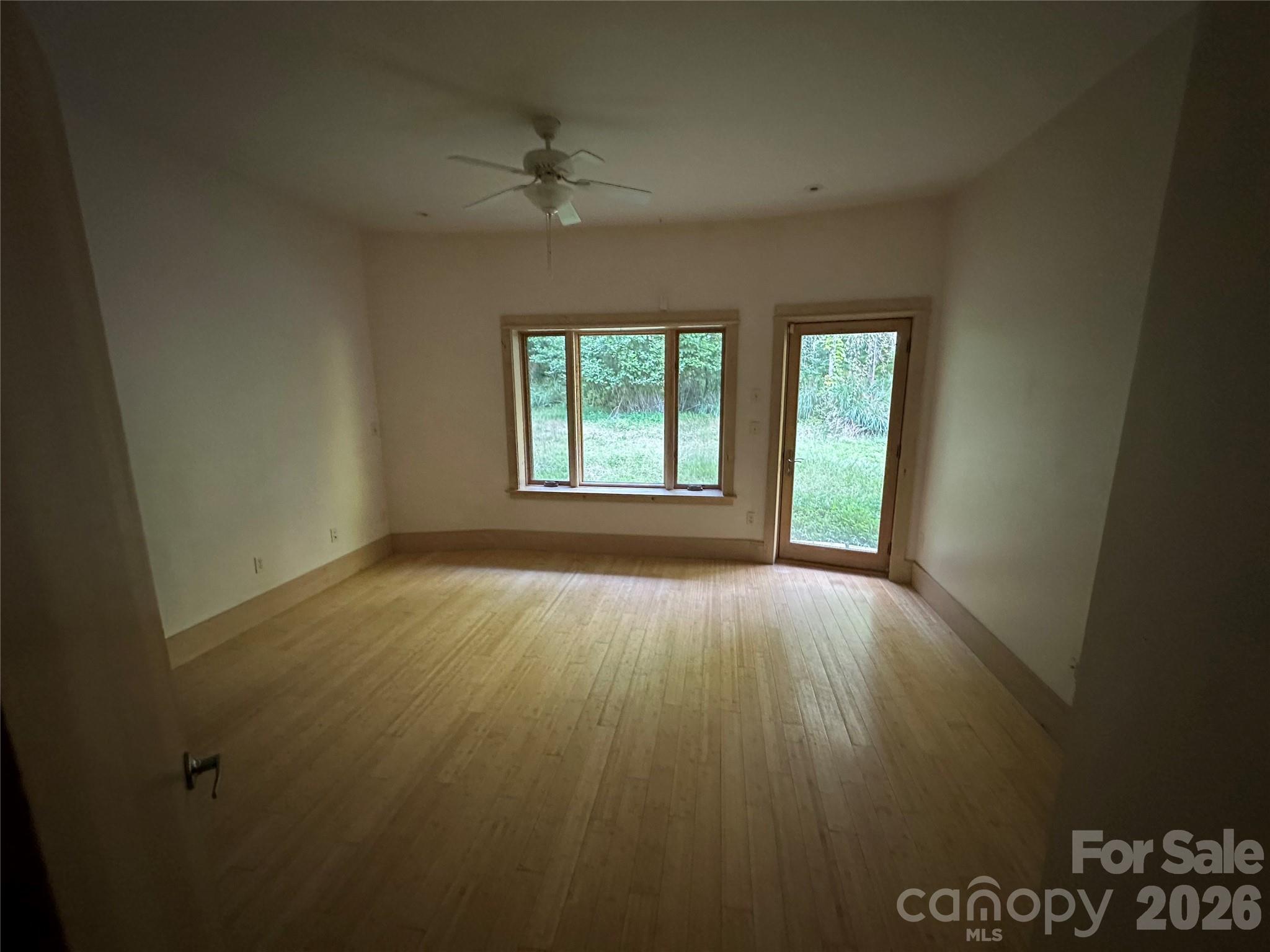 2905 Kanuga Road — Hendersonville