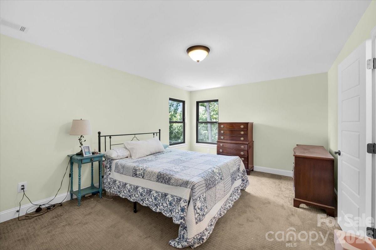 1194 99 Island Road — Blacksburg
