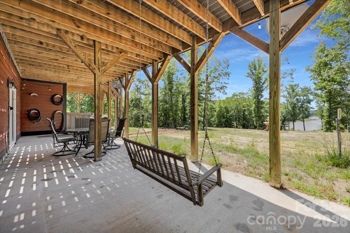 1194 99 Island Road — Blacksburg