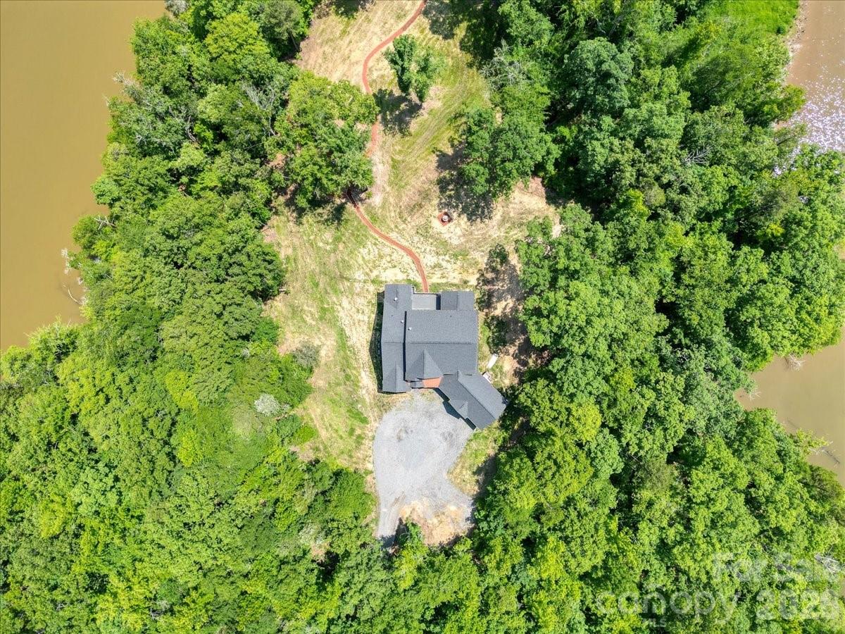 1194 99 Island Road — Blacksburg