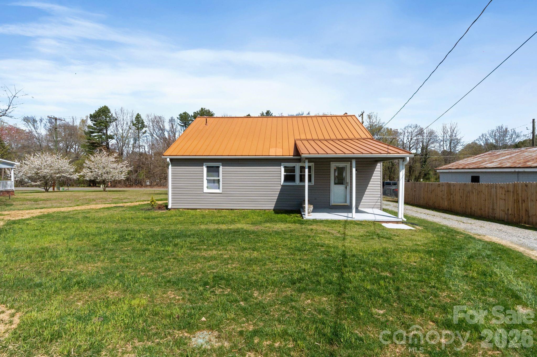 2106 Statesville Highway — Mooresville