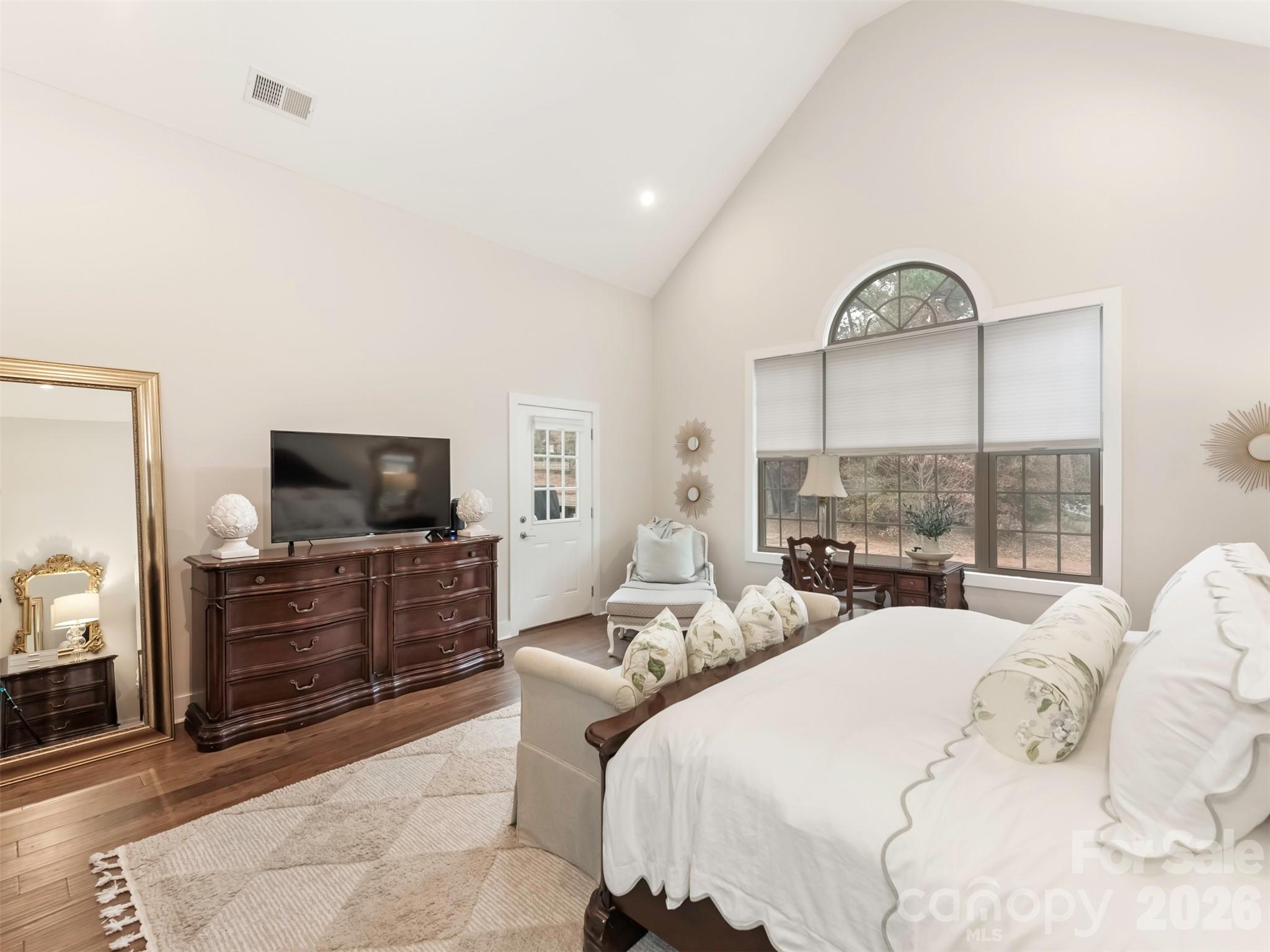 3000 Applewood Point Lane — Belmont