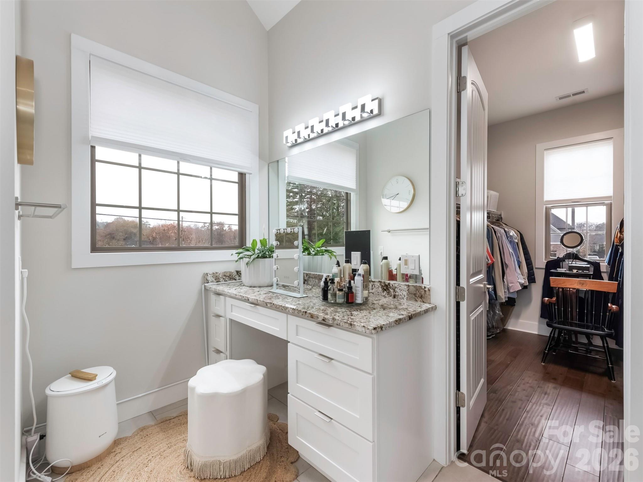 3000 Applewood Point Lane — Belmont