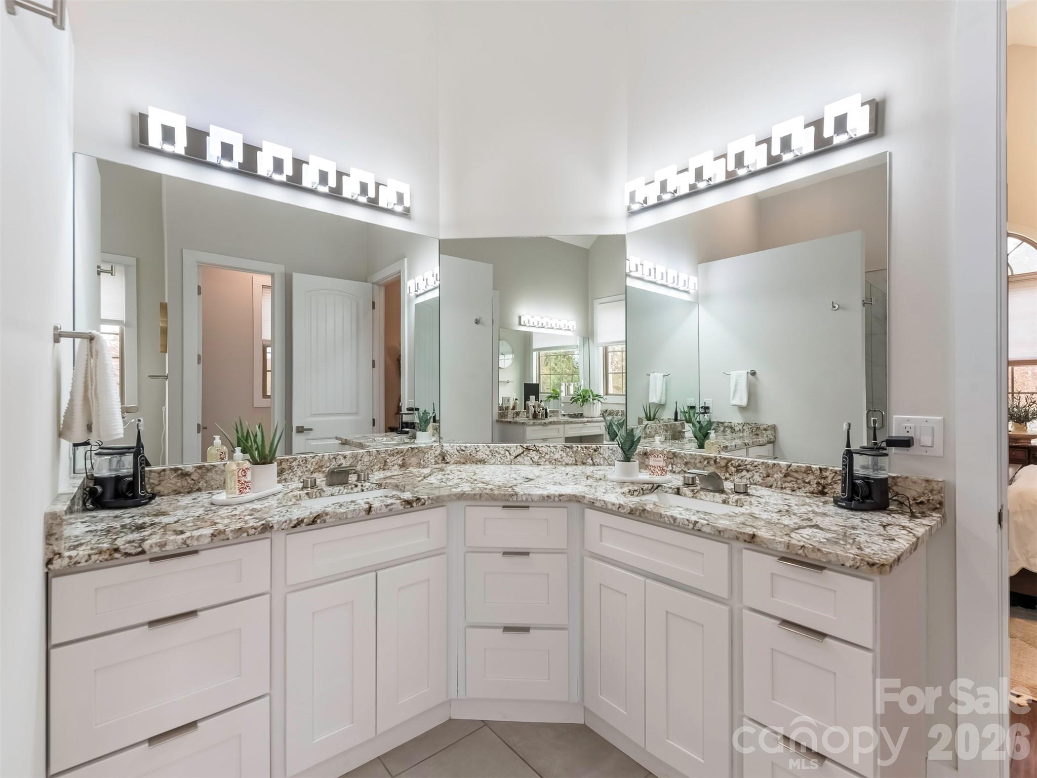 3000 Applewood Point Lane — Belmont