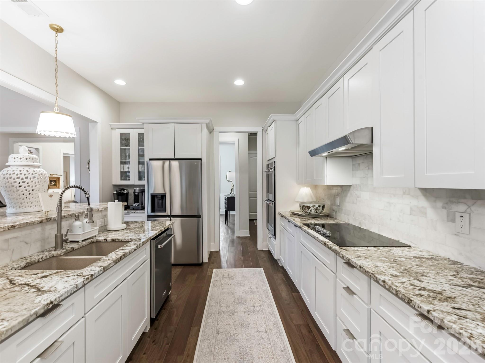 3000 Applewood Point Lane — Belmont