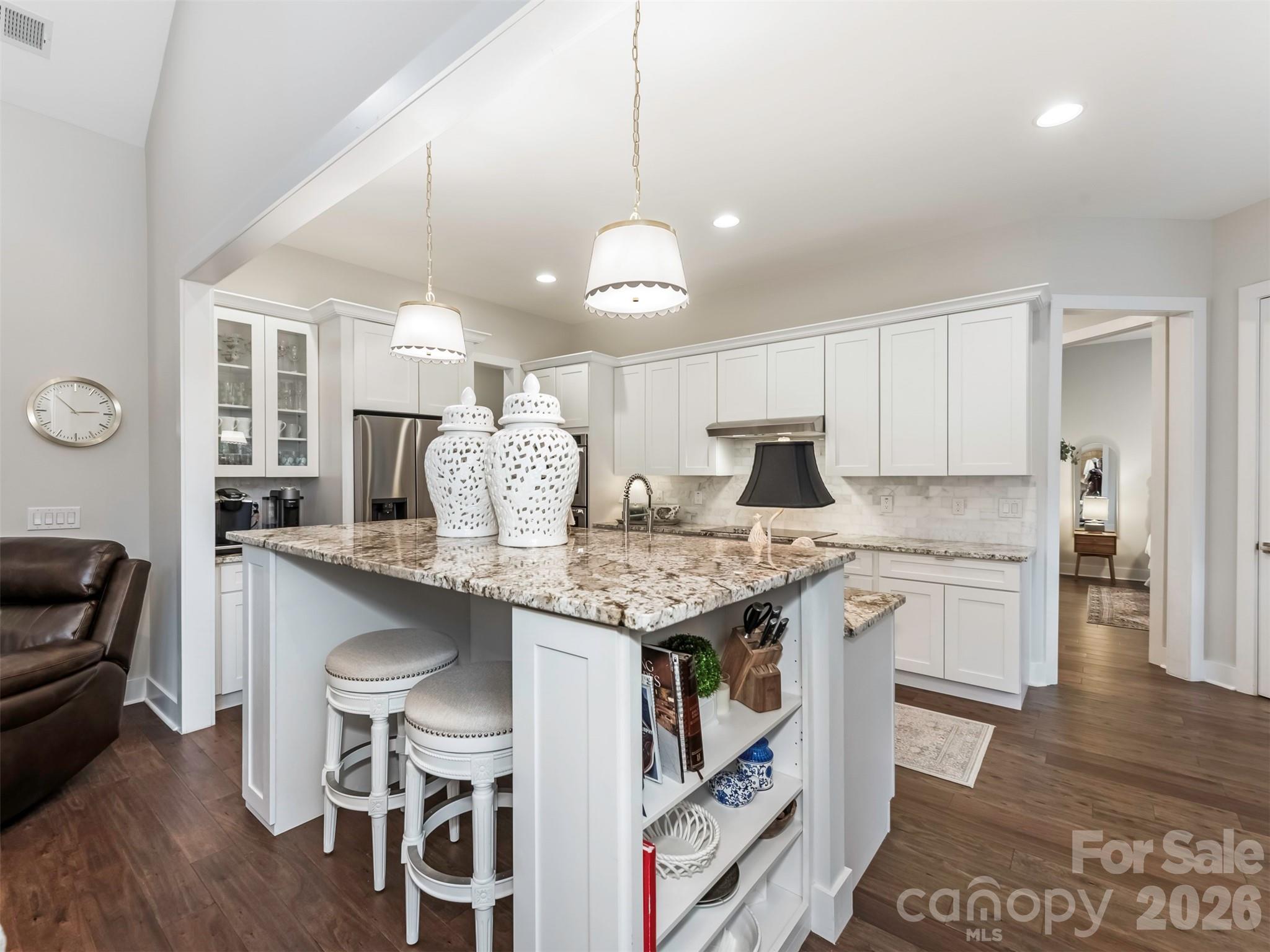 3000 Applewood Point Lane — Belmont