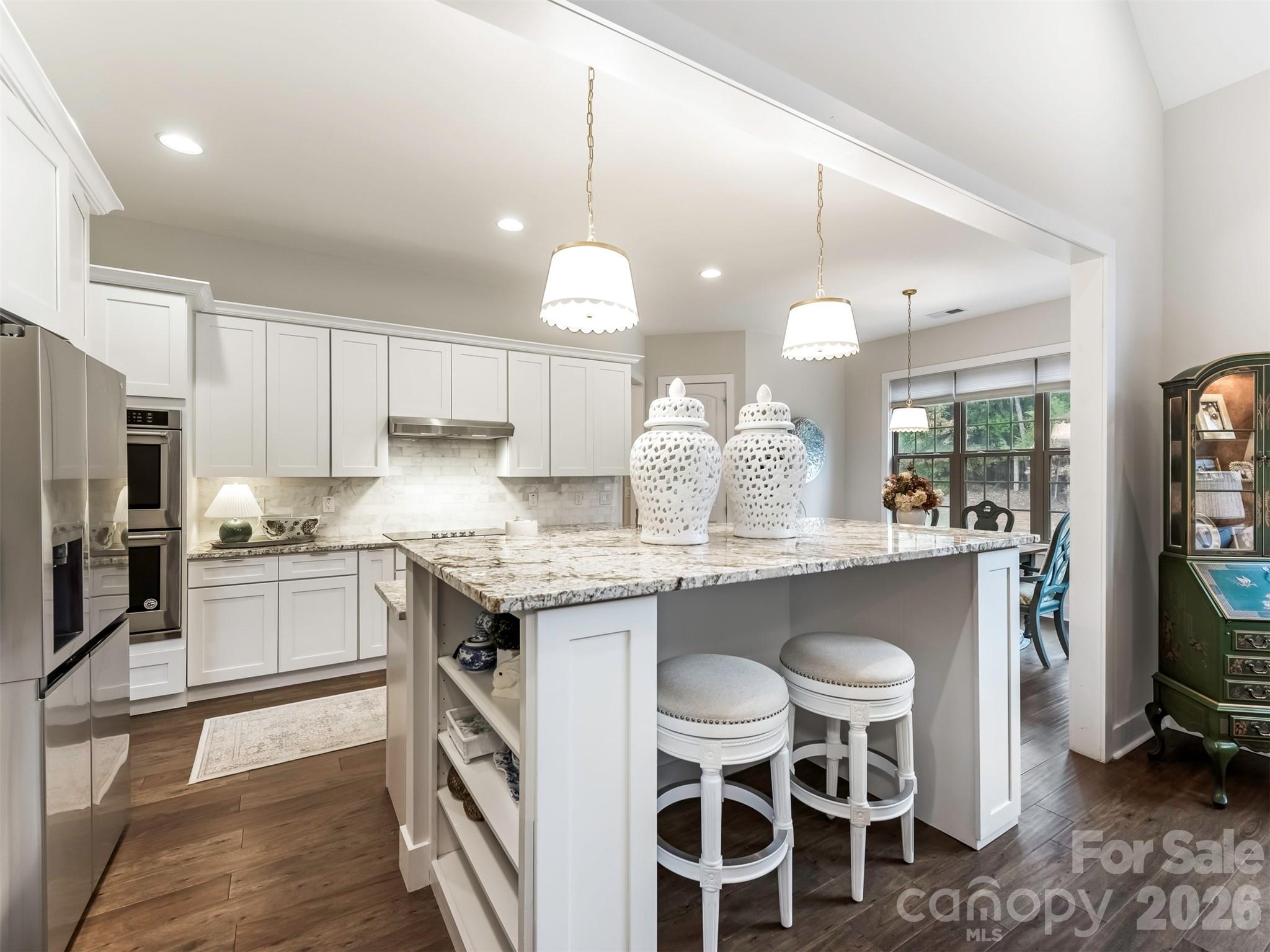 3000 Applewood Point Lane — Belmont