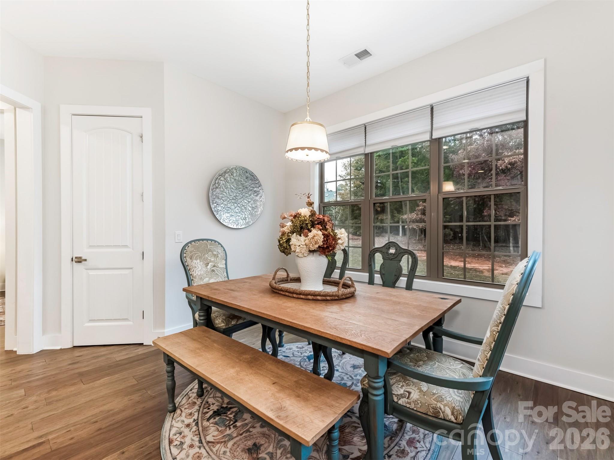 3000 Applewood Point Lane — Belmont