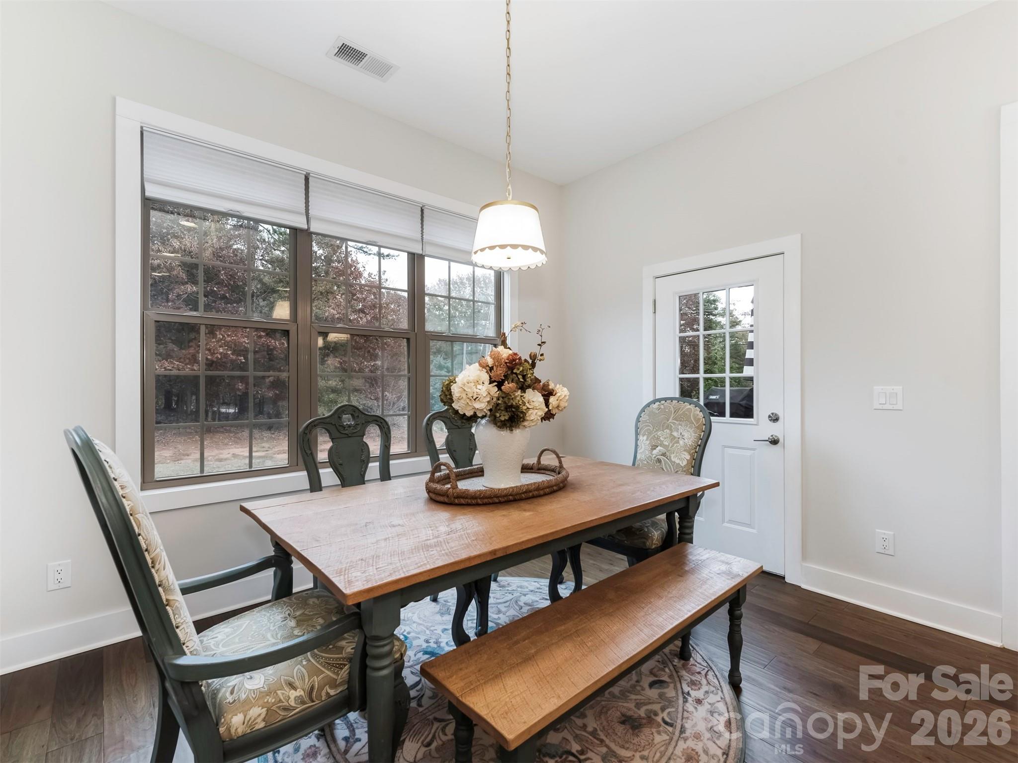 3000 Applewood Point Lane — Belmont