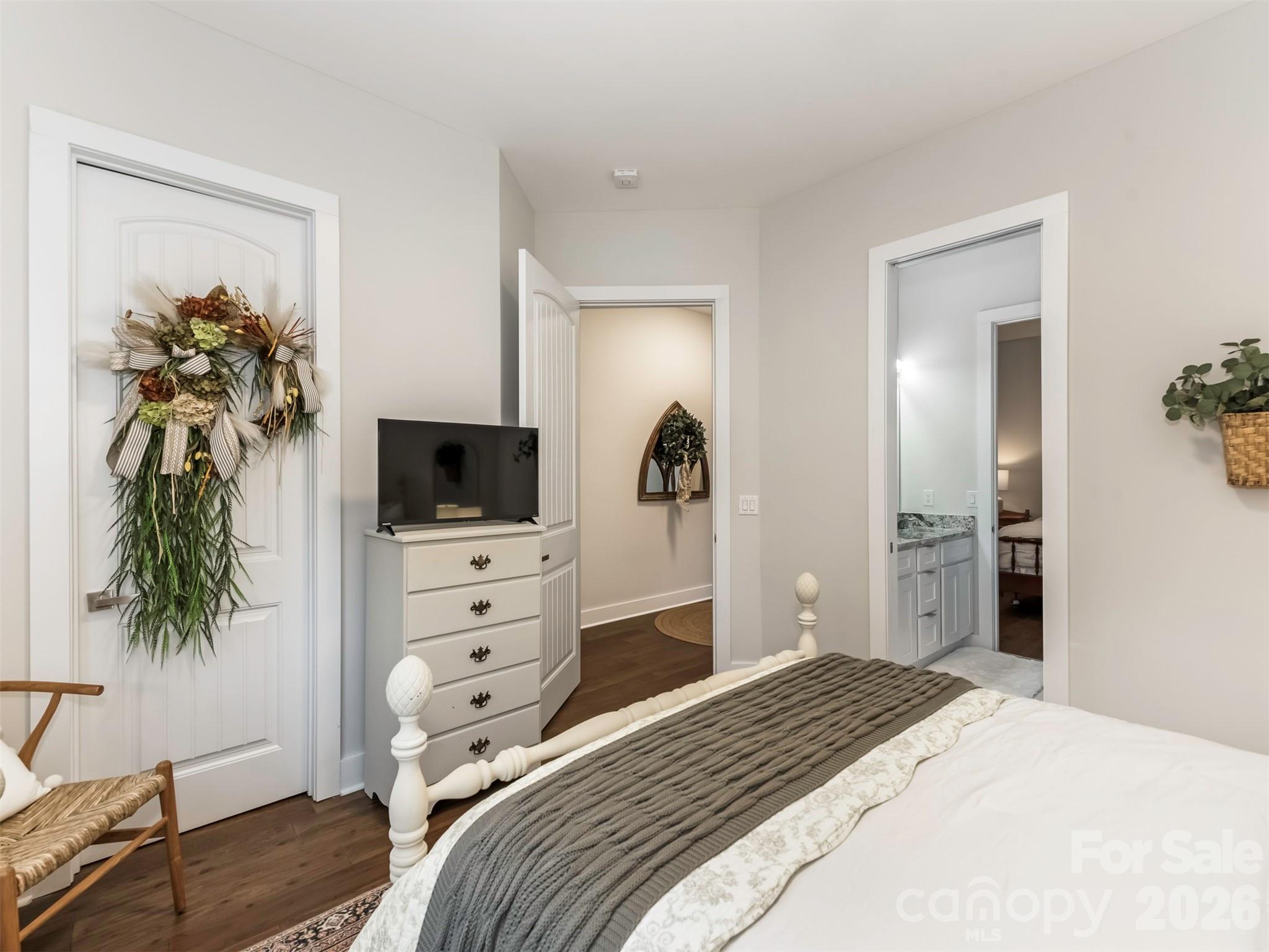 3000 Applewood Point Lane — Belmont