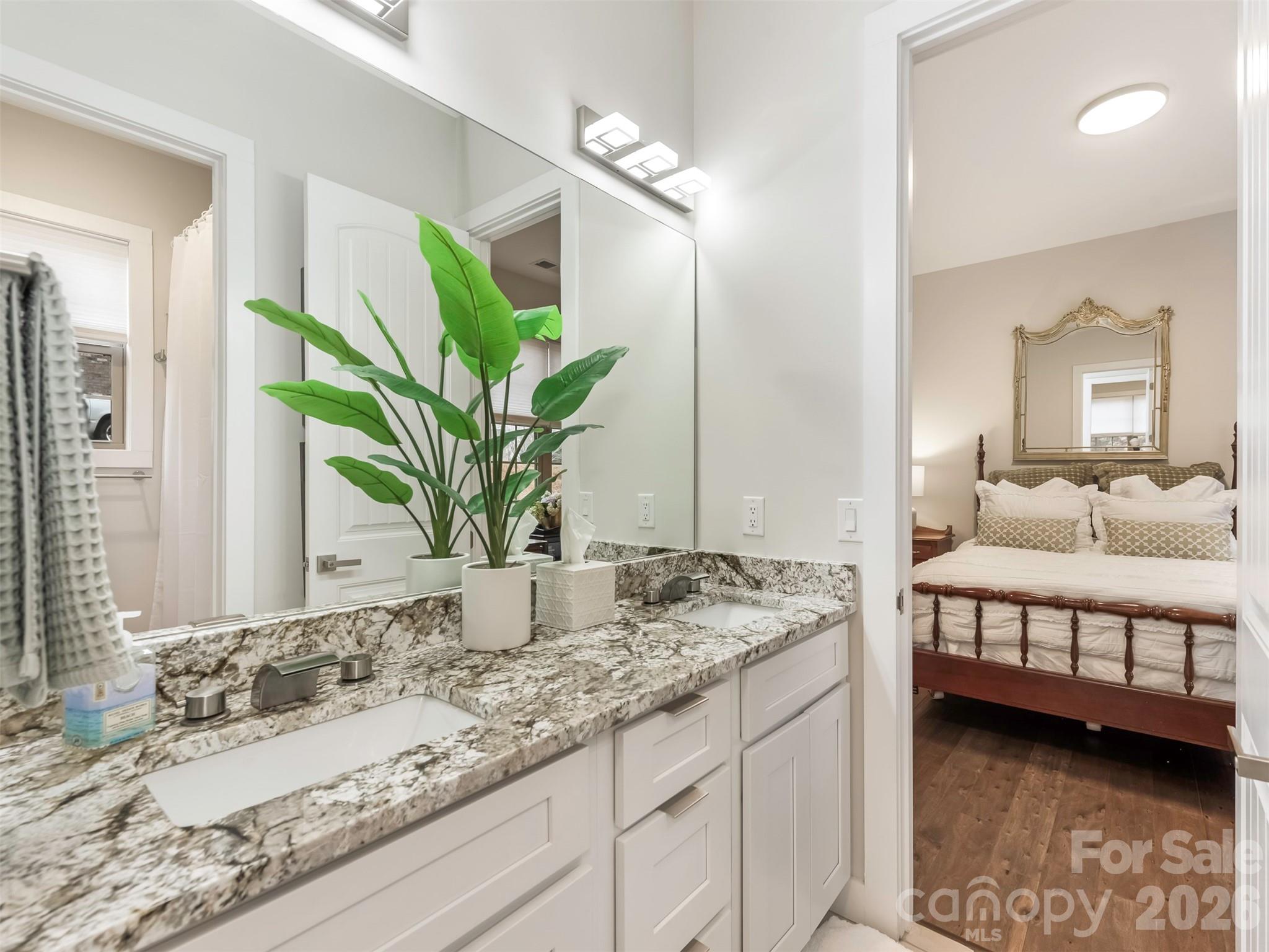 3000 Applewood Point Lane — Belmont