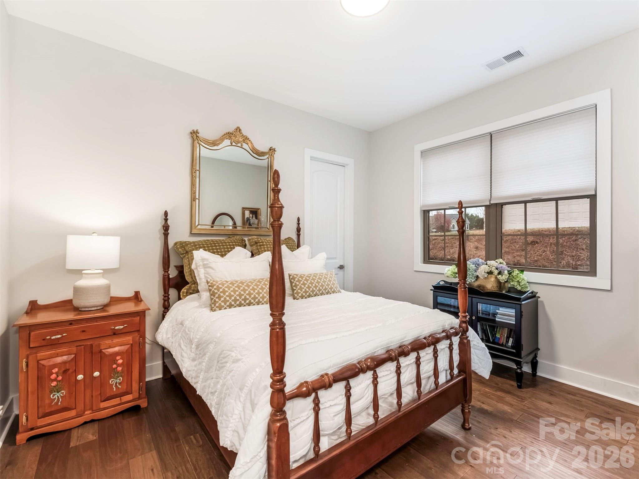 3000 Applewood Point Lane — Belmont