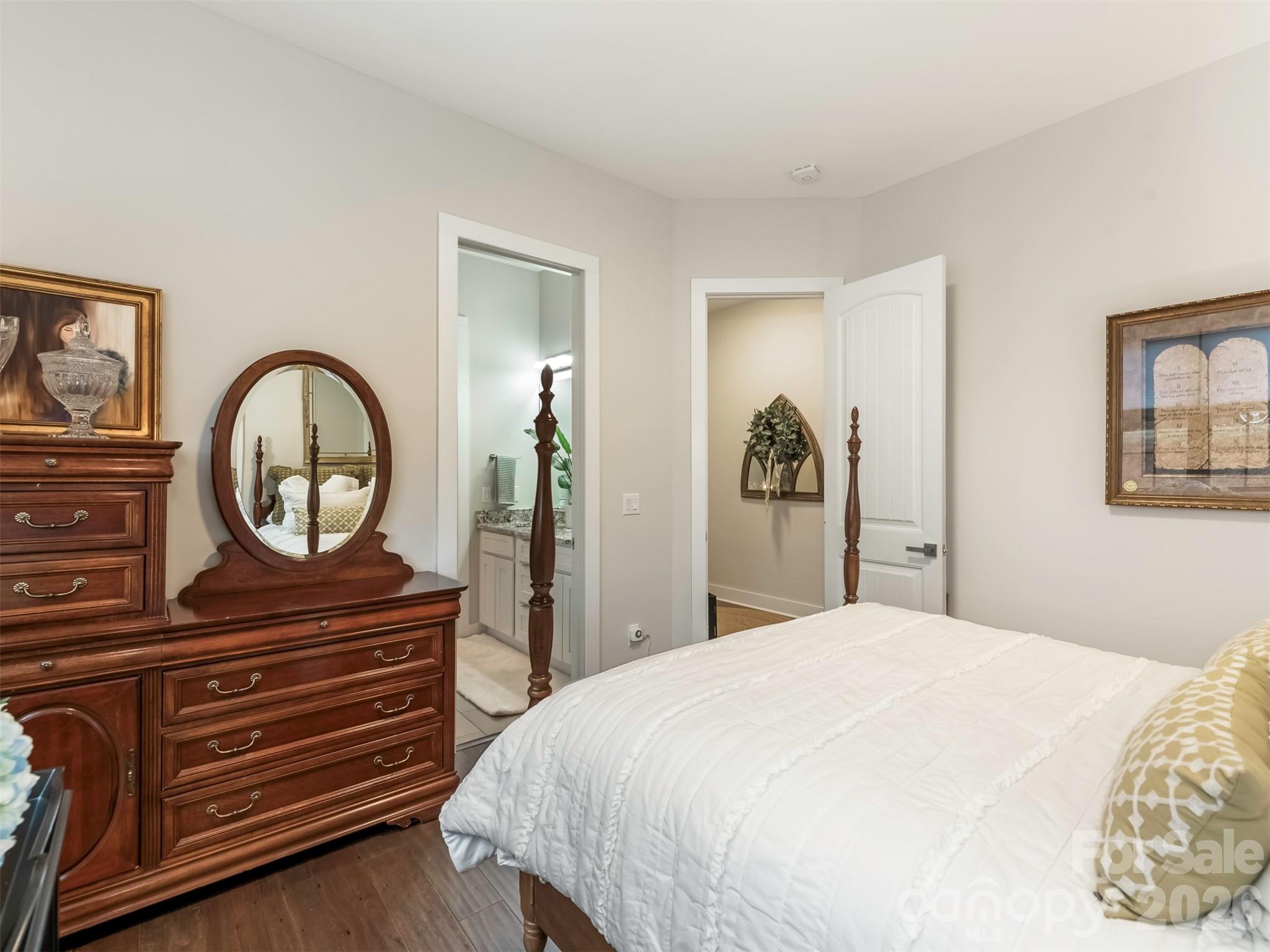3000 Applewood Point Lane — Belmont
