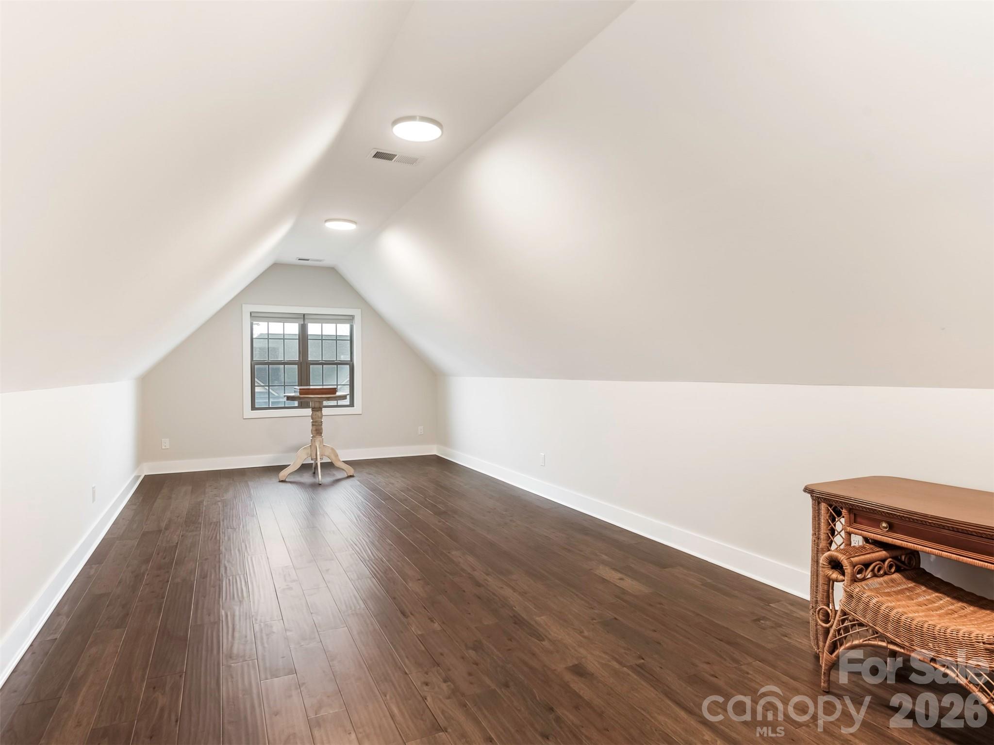 3000 Applewood Point Lane — Belmont