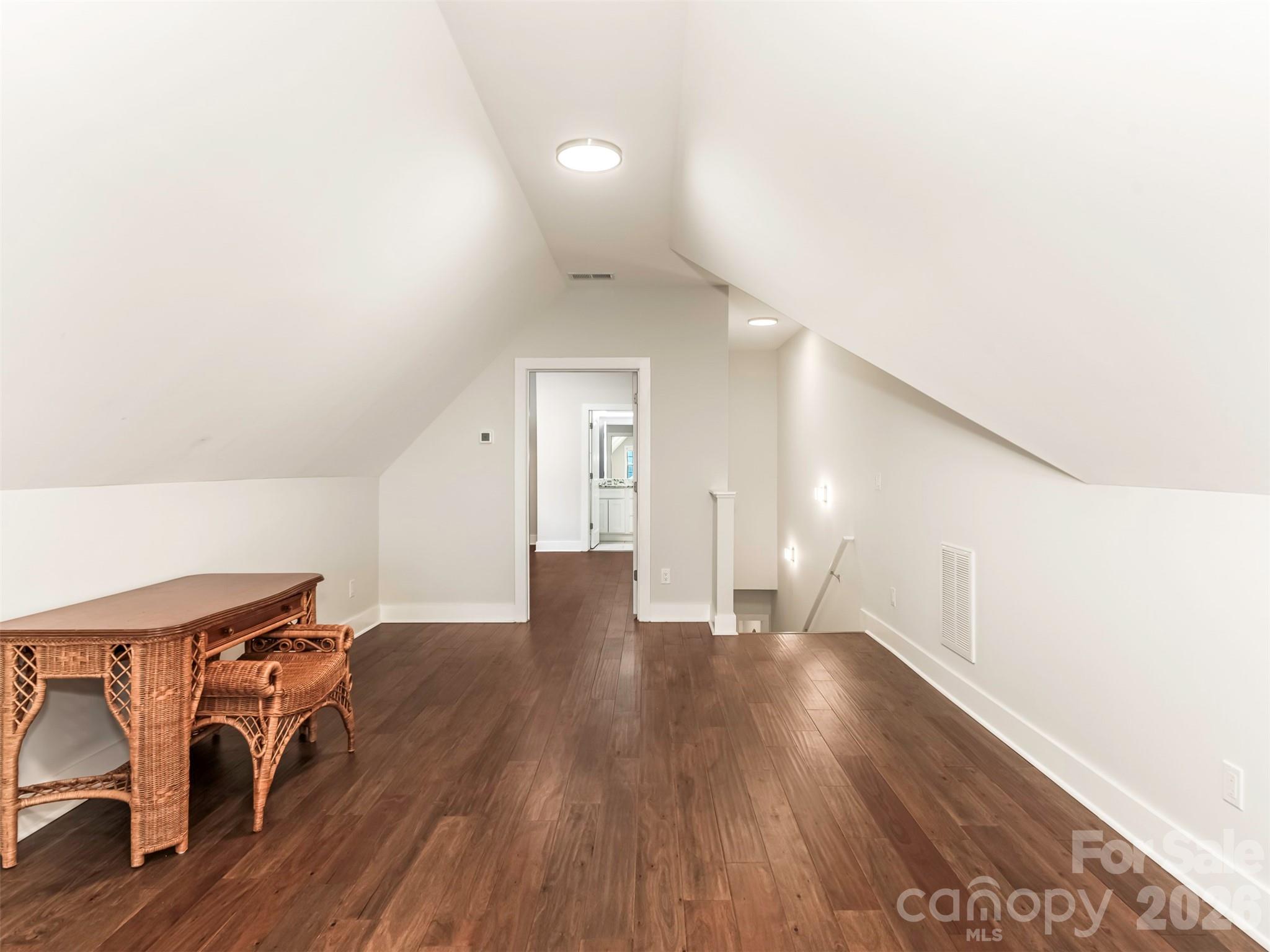 3000 Applewood Point Lane — Belmont