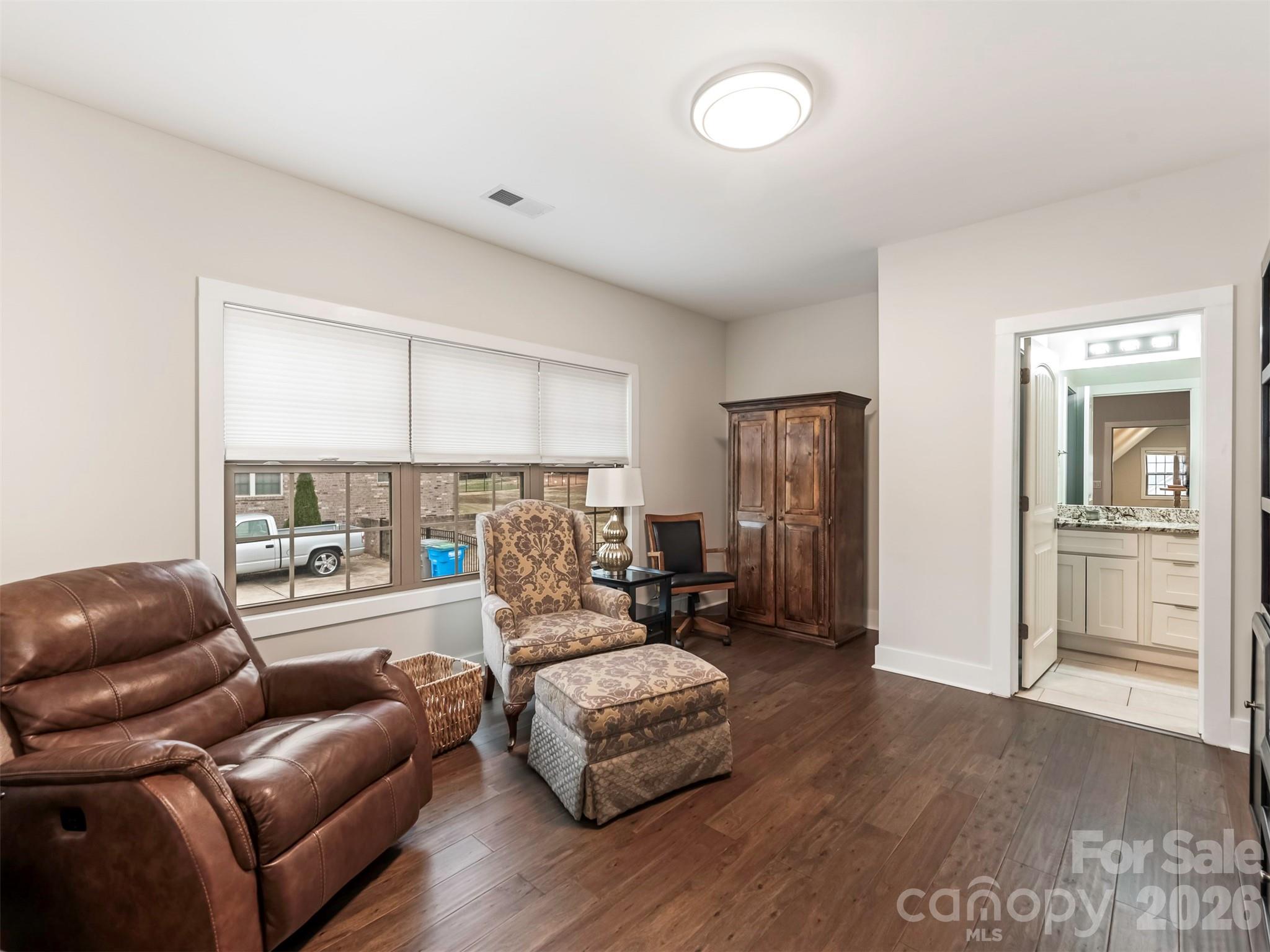 3000 Applewood Point Lane — Belmont