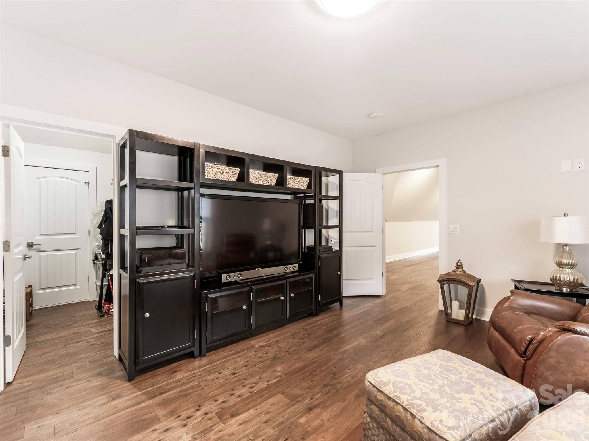 3000 Applewood Point Lane — Belmont