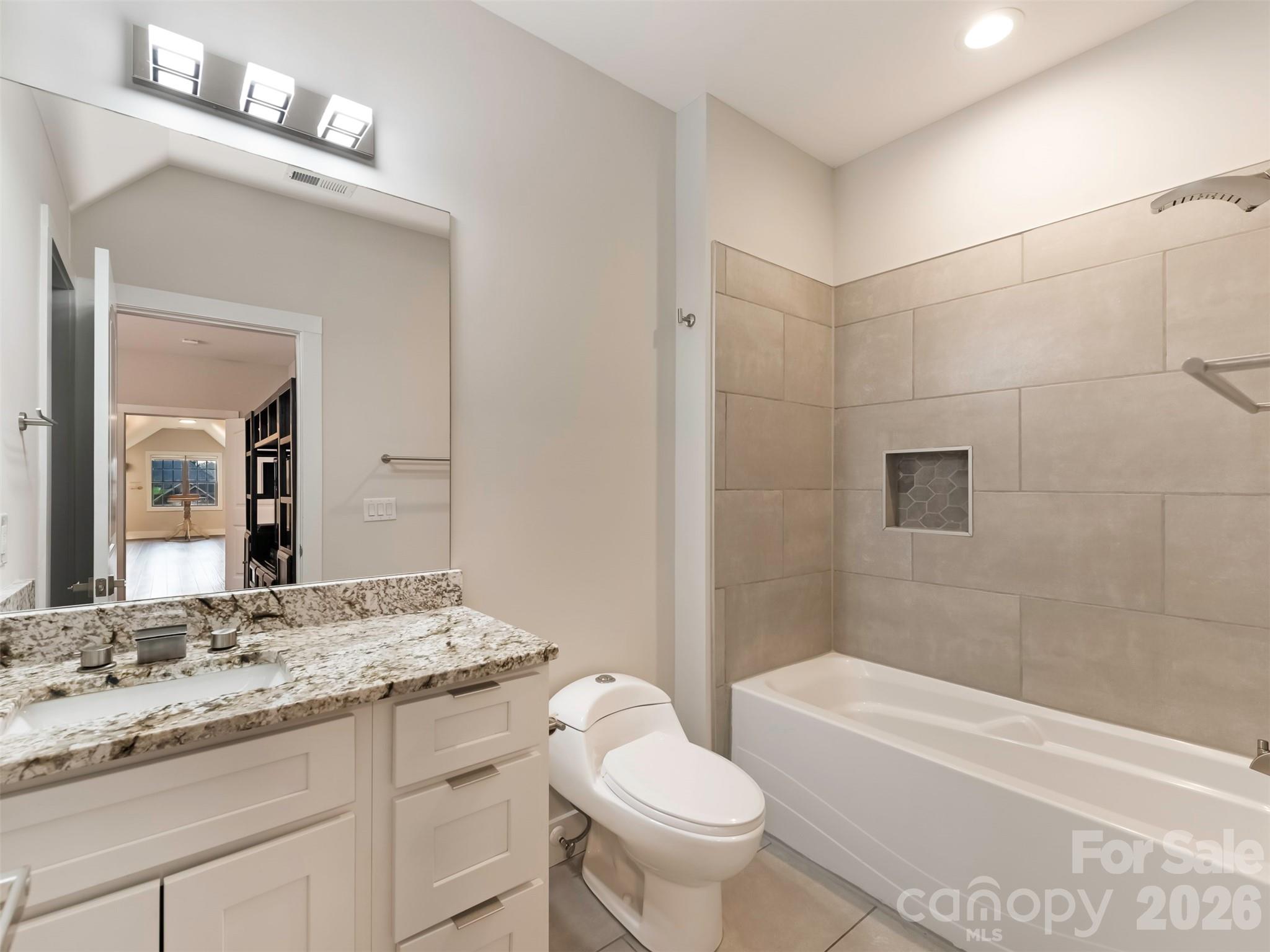 3000 Applewood Point Lane — Belmont