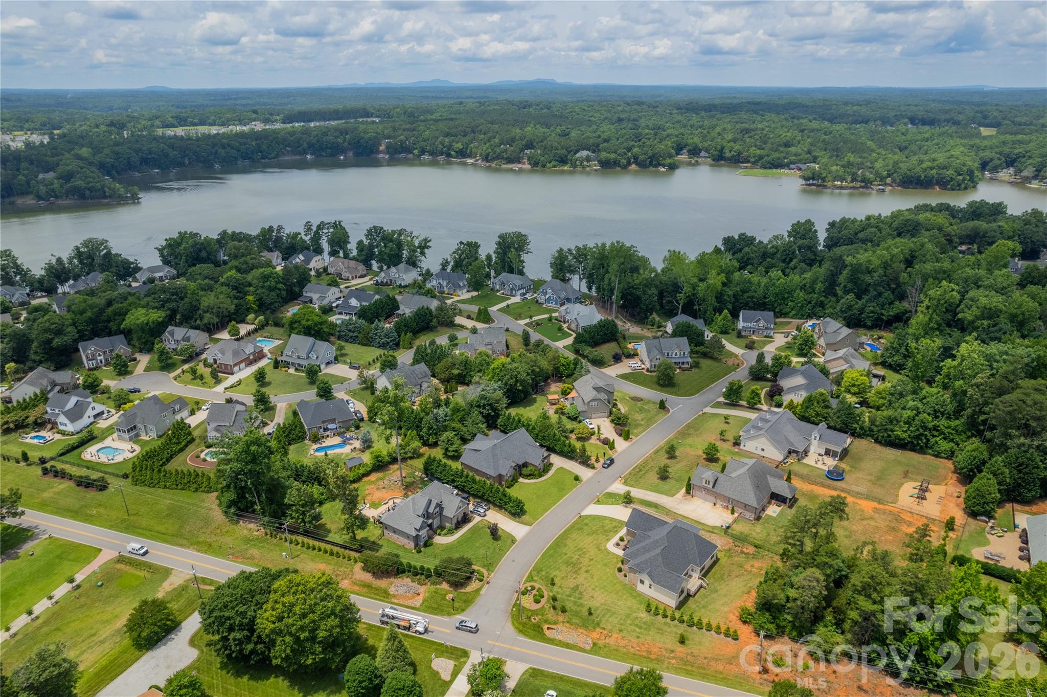 3000 Applewood Point Lane — Belmont