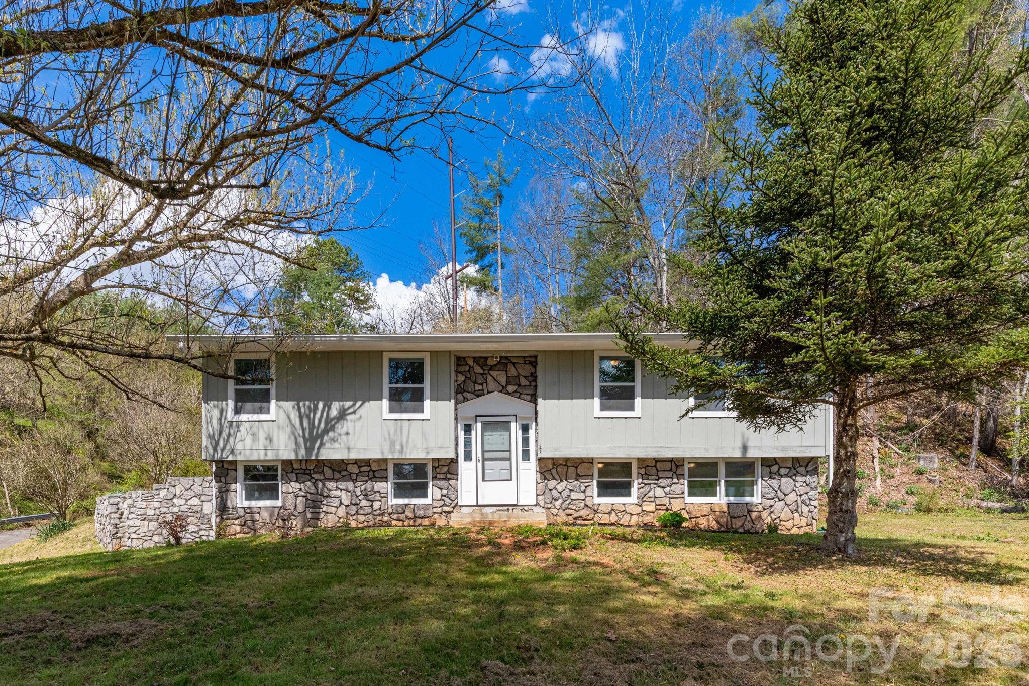 4755 US 23 Highway — Mars Hill