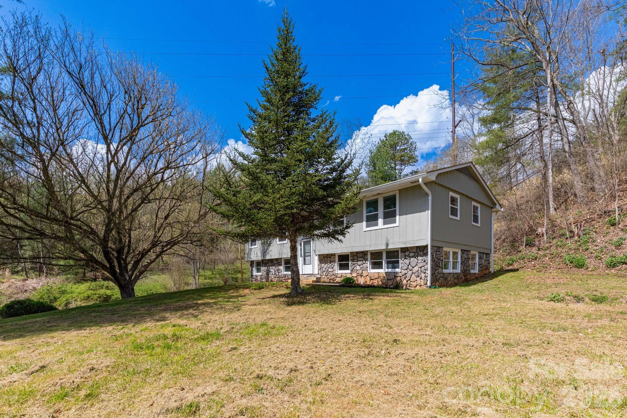 4755 US 23 Highway — Mars Hill