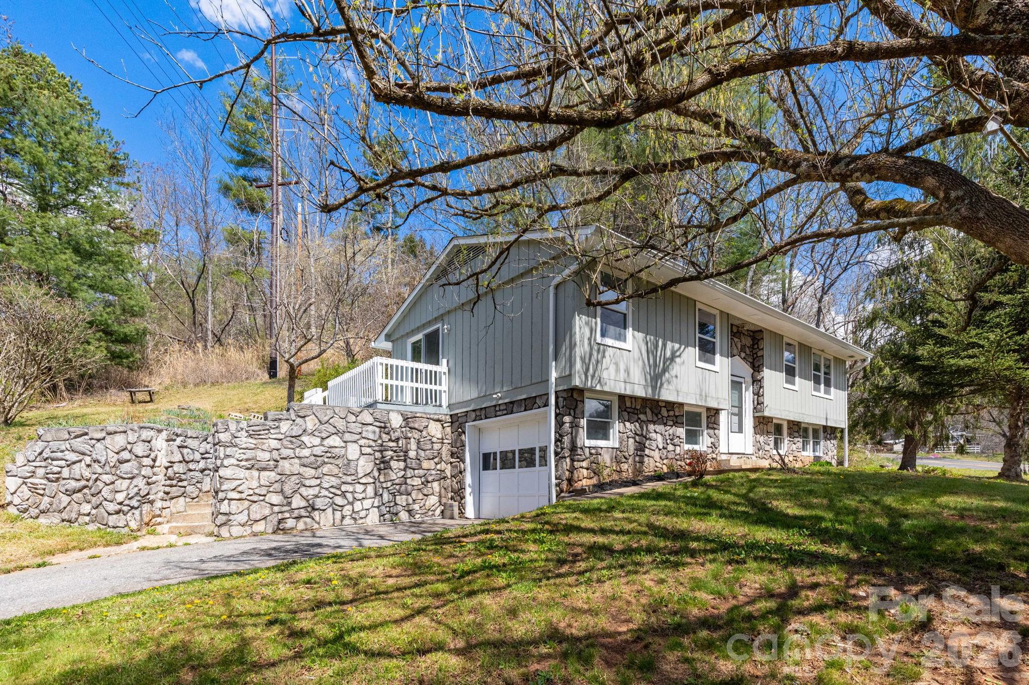 4755 US 23 Highway — Mars Hill