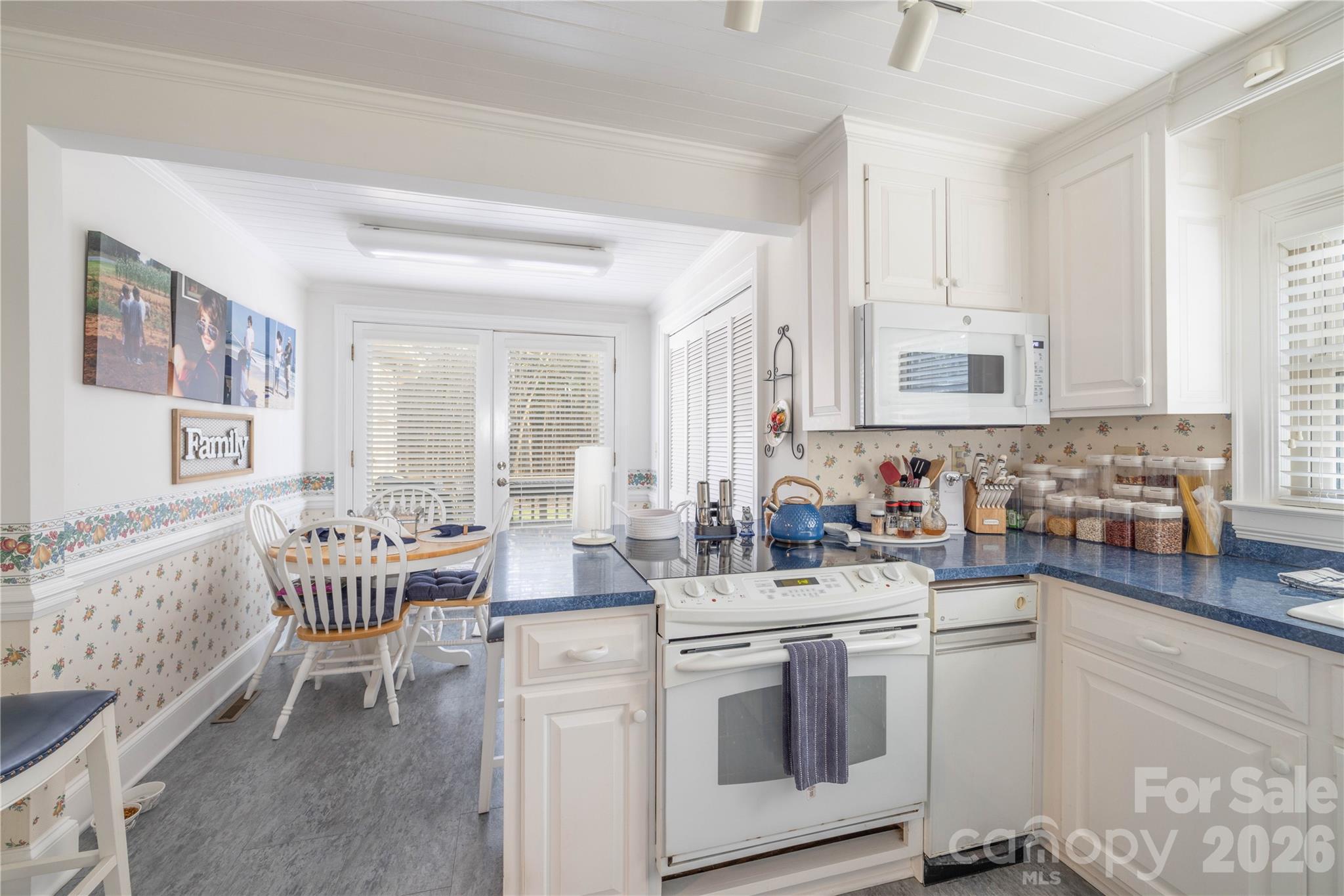 692 Capelsie Road — Candor