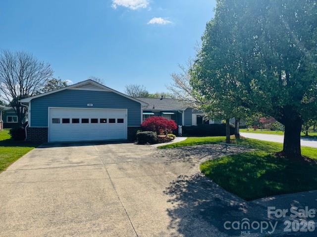 200 Dartcrest Drive — Hendersonville