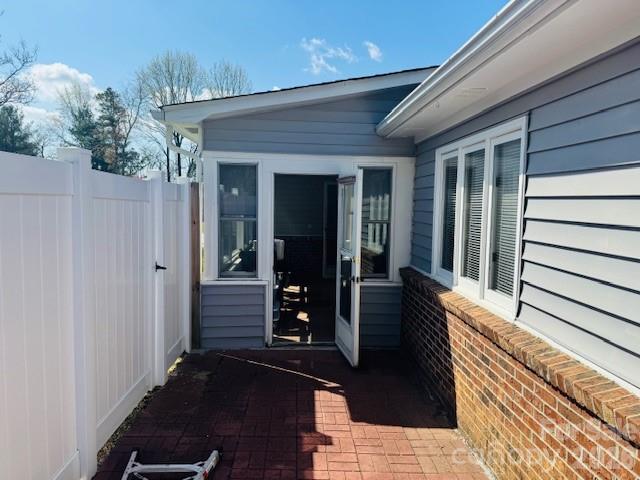 200 Dartcrest Drive — Hendersonville