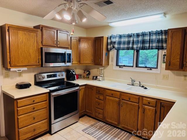 200 Dartcrest Drive — Hendersonville