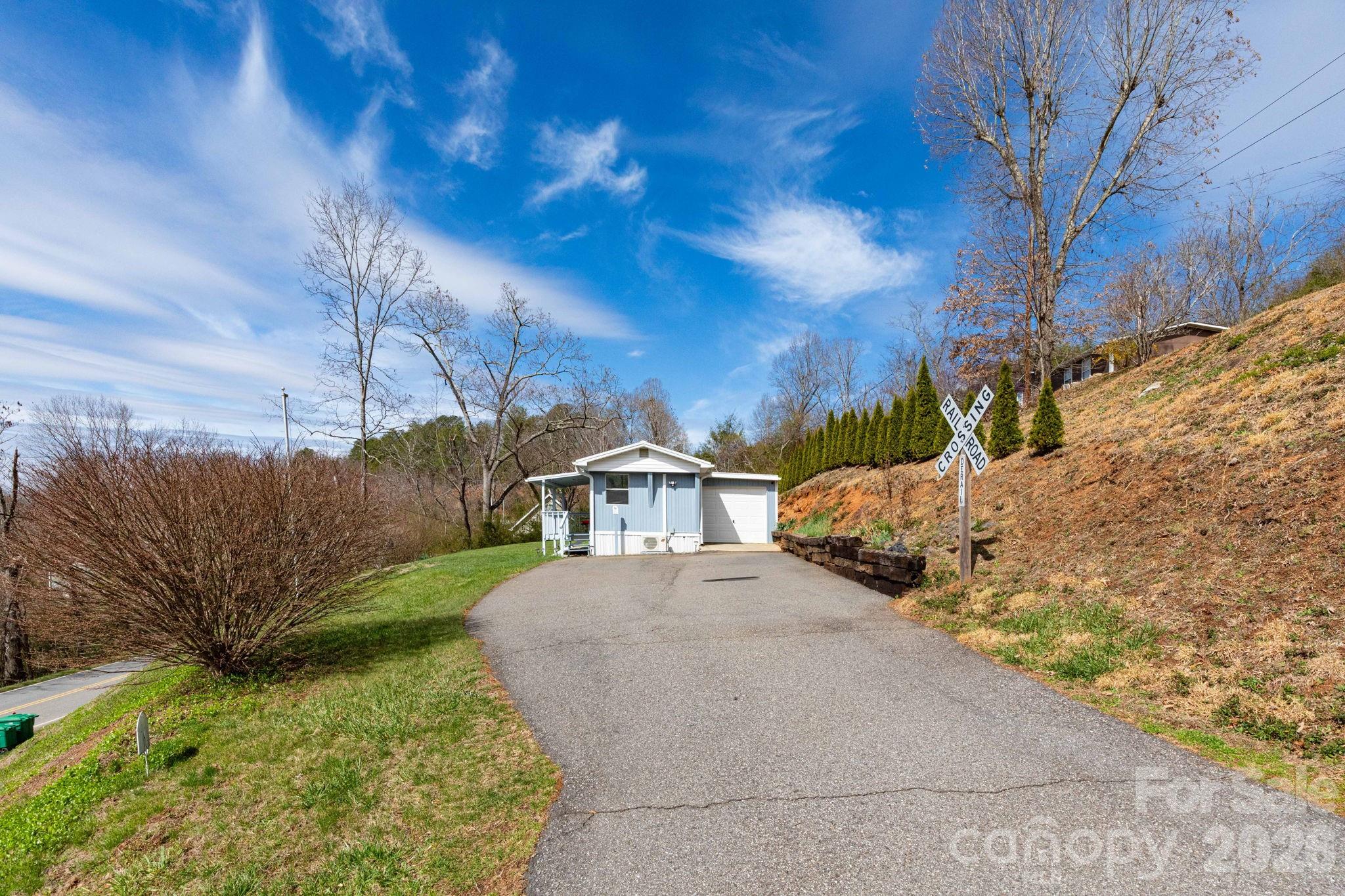 20 Ox Creek Road — Weaverville