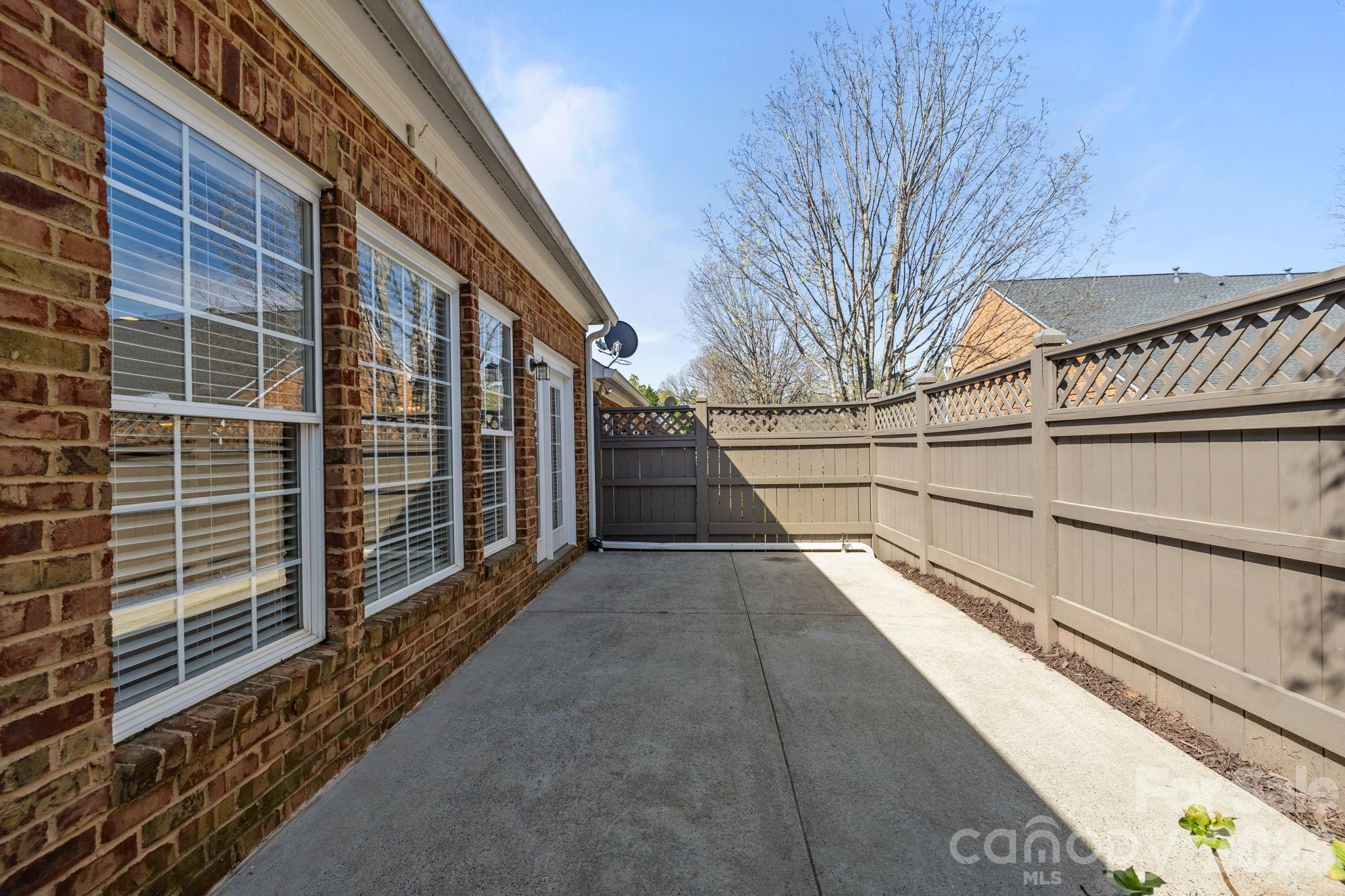 412 Eberle Way — Matthews