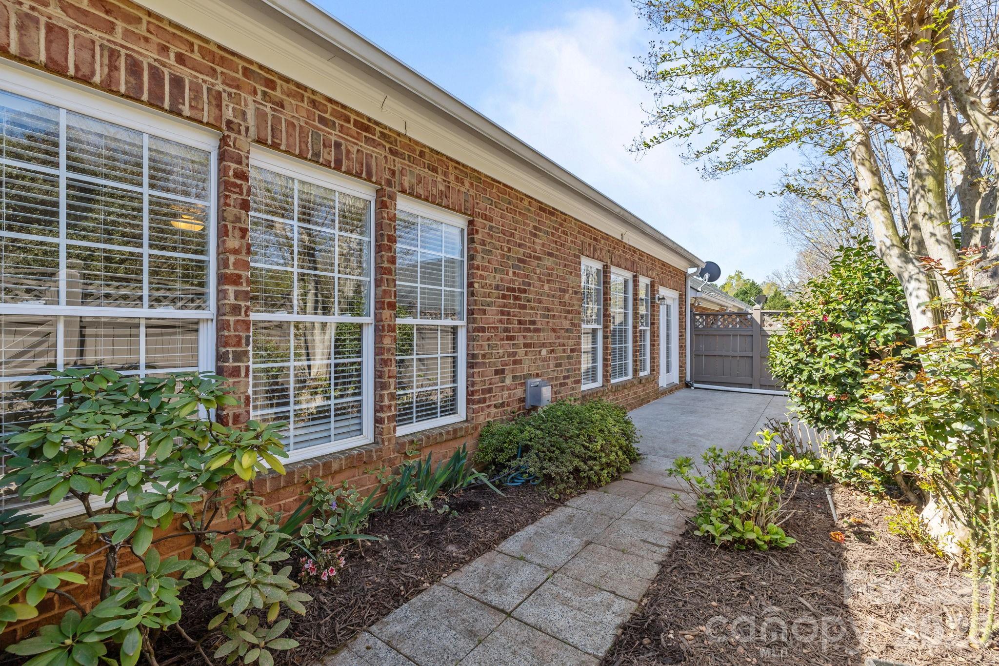412 Eberle Way — Matthews