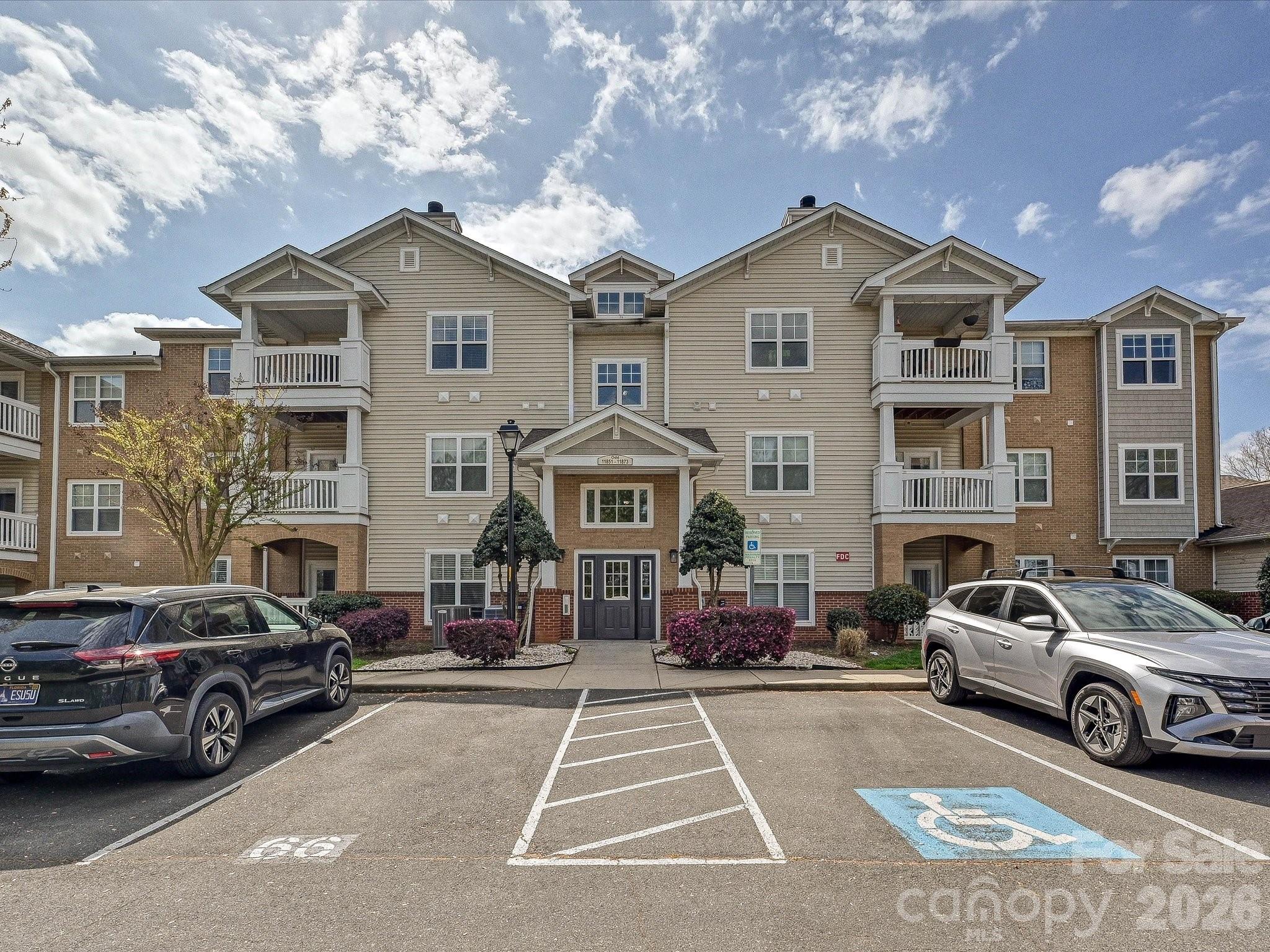 11873 Ridgeway Park Drive — Charlotte