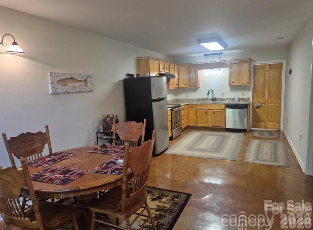369 Pinecrest Circle — Troy