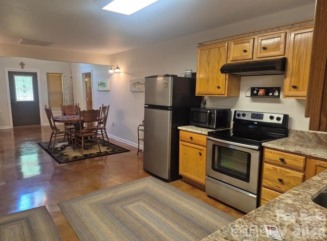 369 Pinecrest Circle — Troy