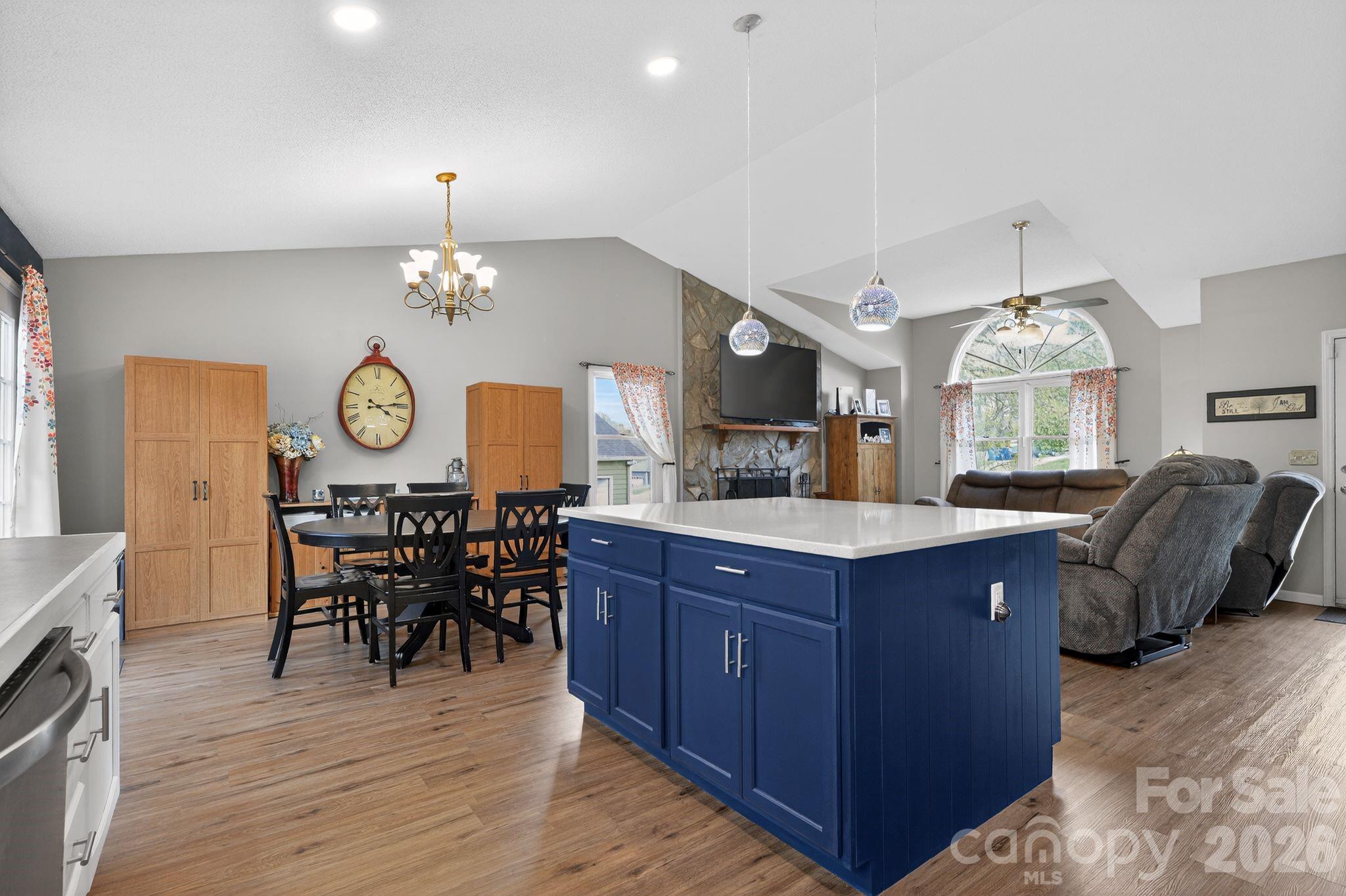 1163 Hidden Creek Circle — Hickory
