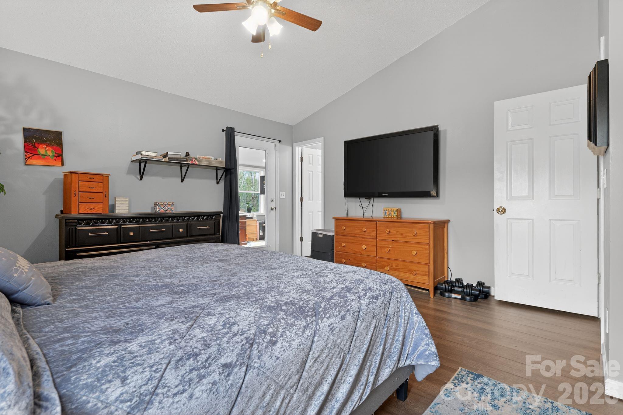 1163 Hidden Creek Circle — Hickory