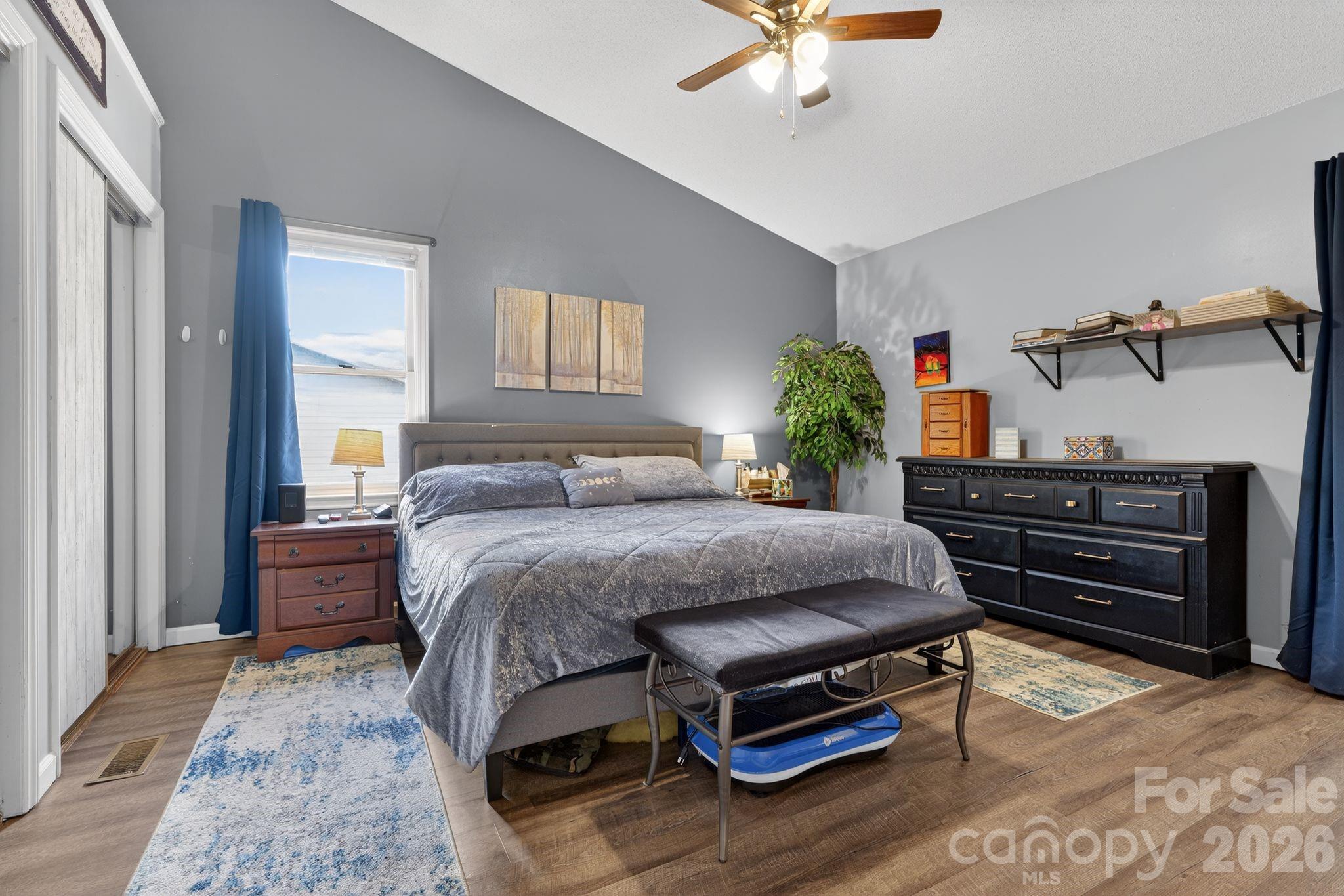 1163 Hidden Creek Circle — Hickory