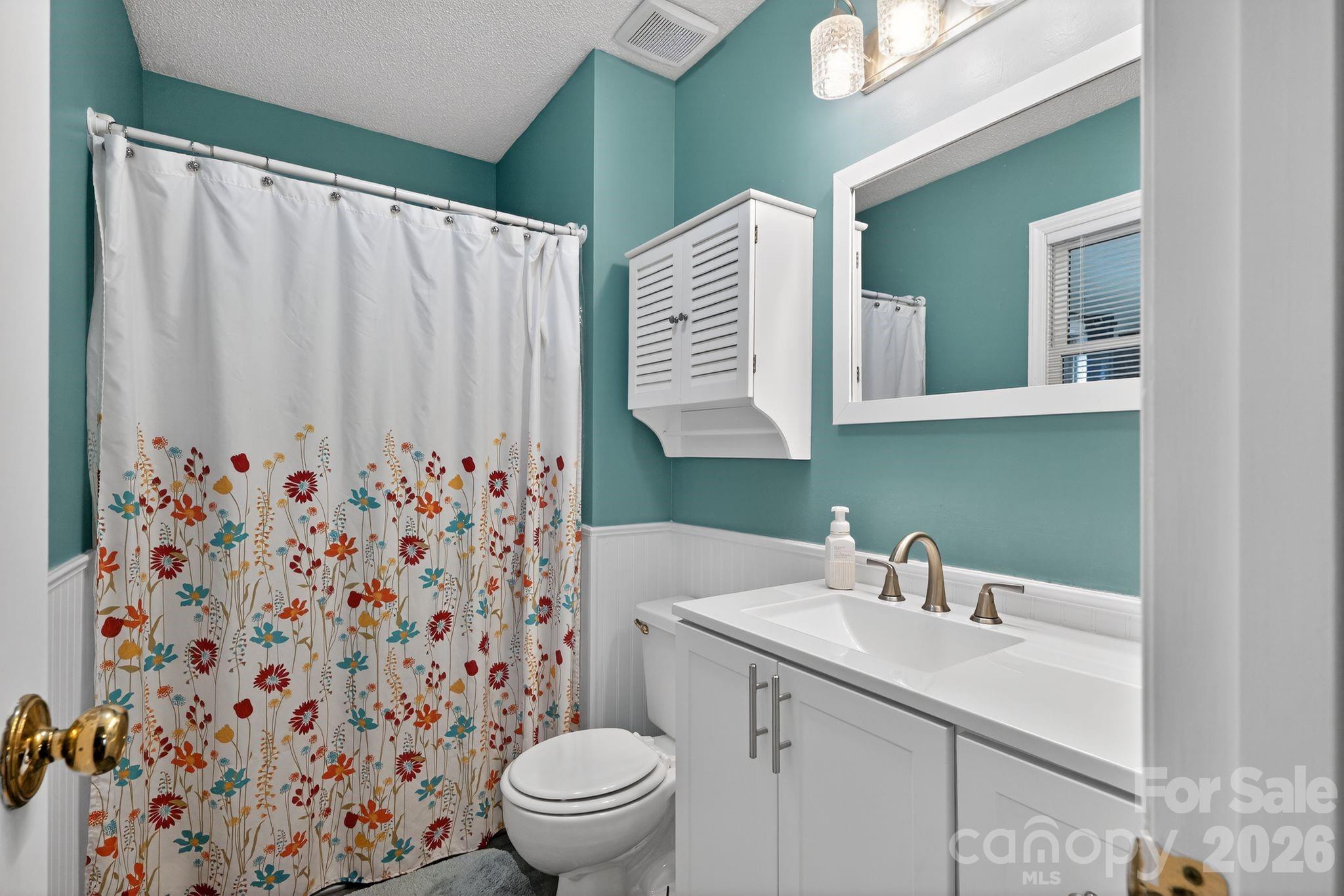 1163 Hidden Creek Circle — Hickory