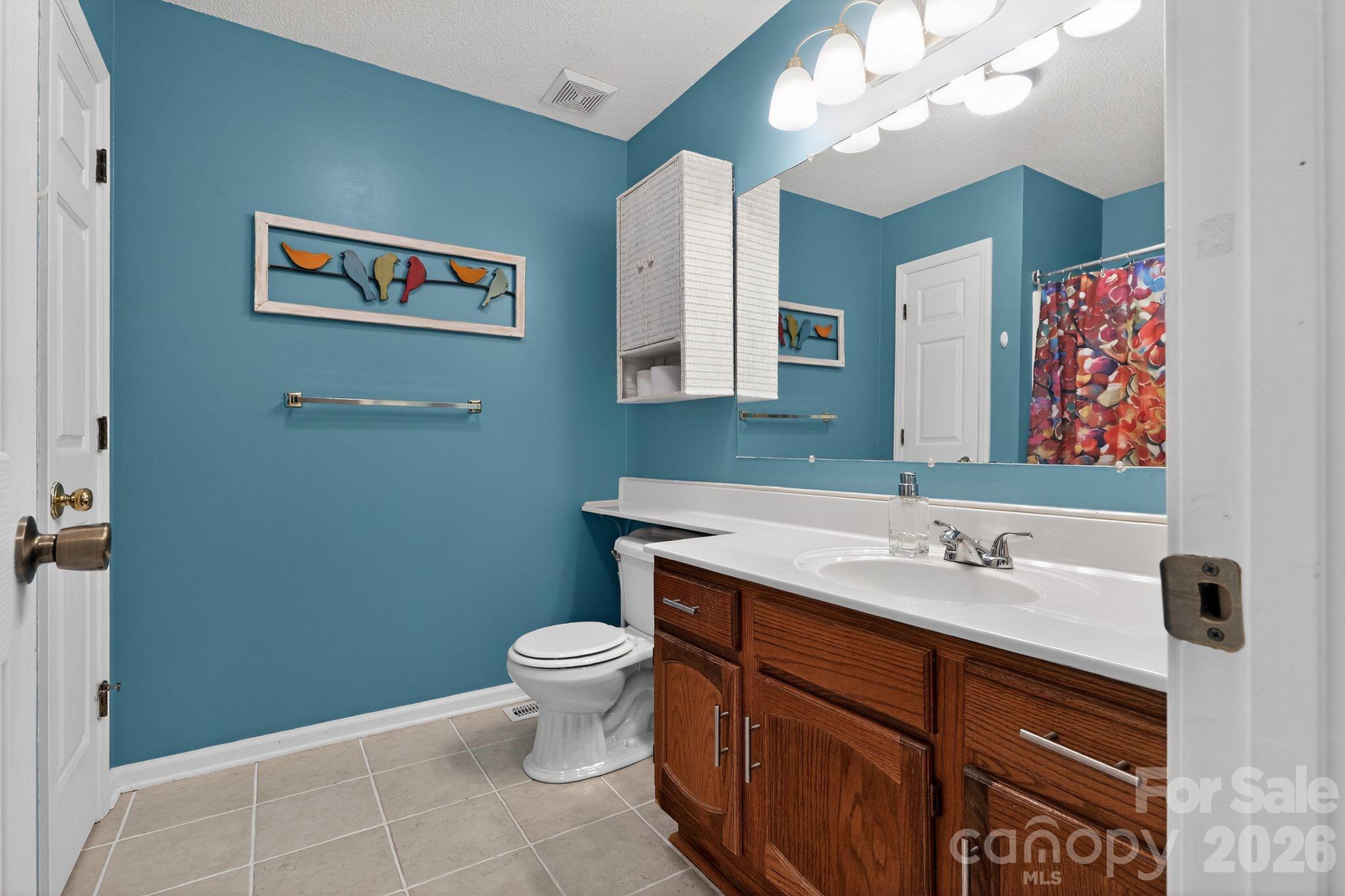 1163 Hidden Creek Circle — Hickory
