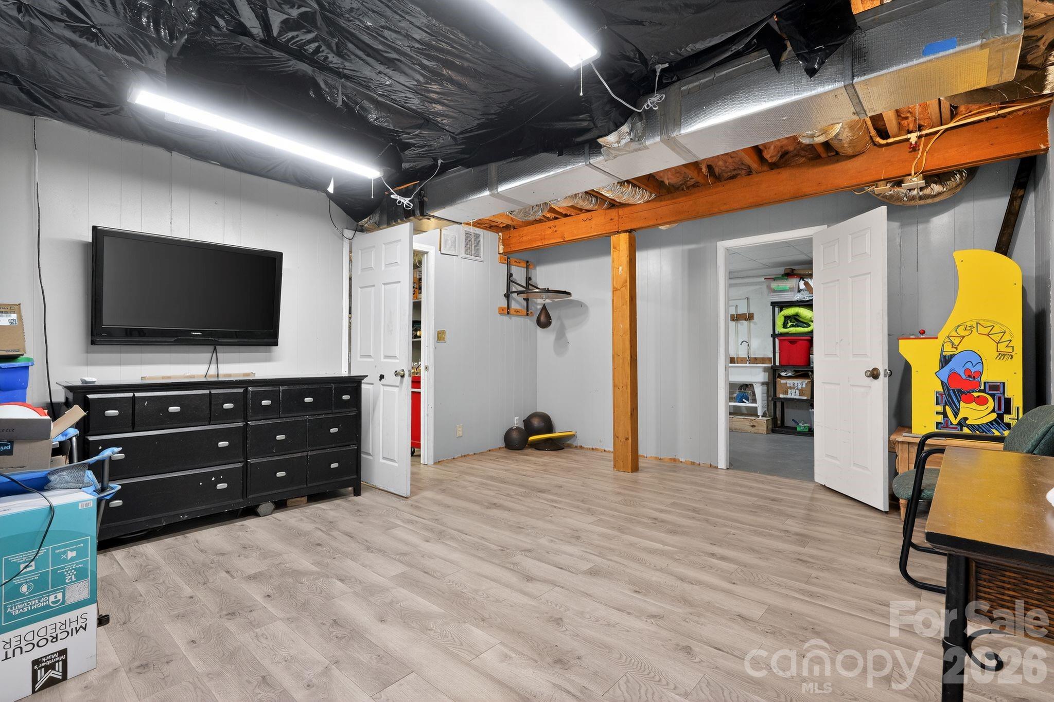 1163 Hidden Creek Circle — Hickory